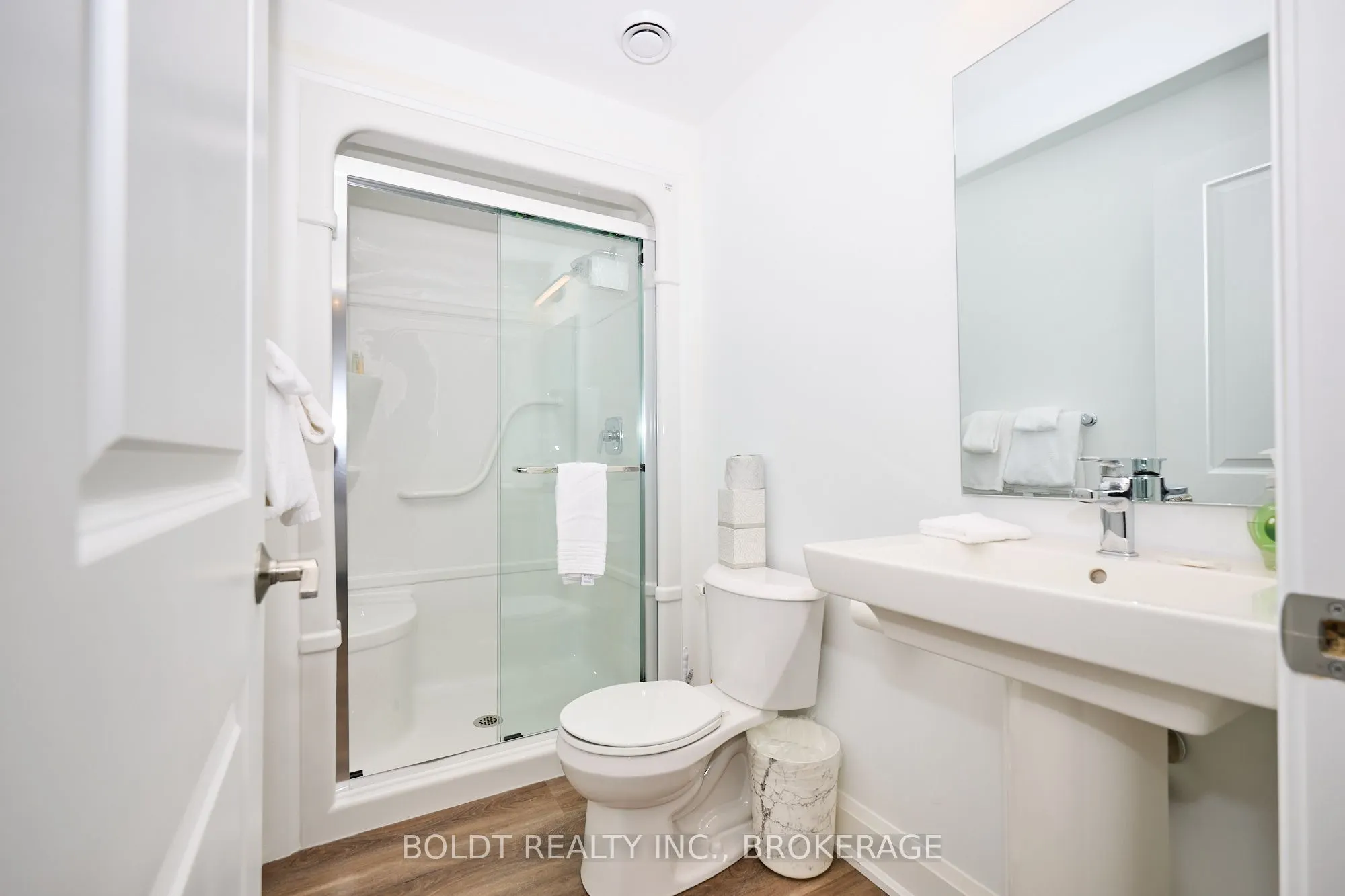 552 Mississauga Avenue