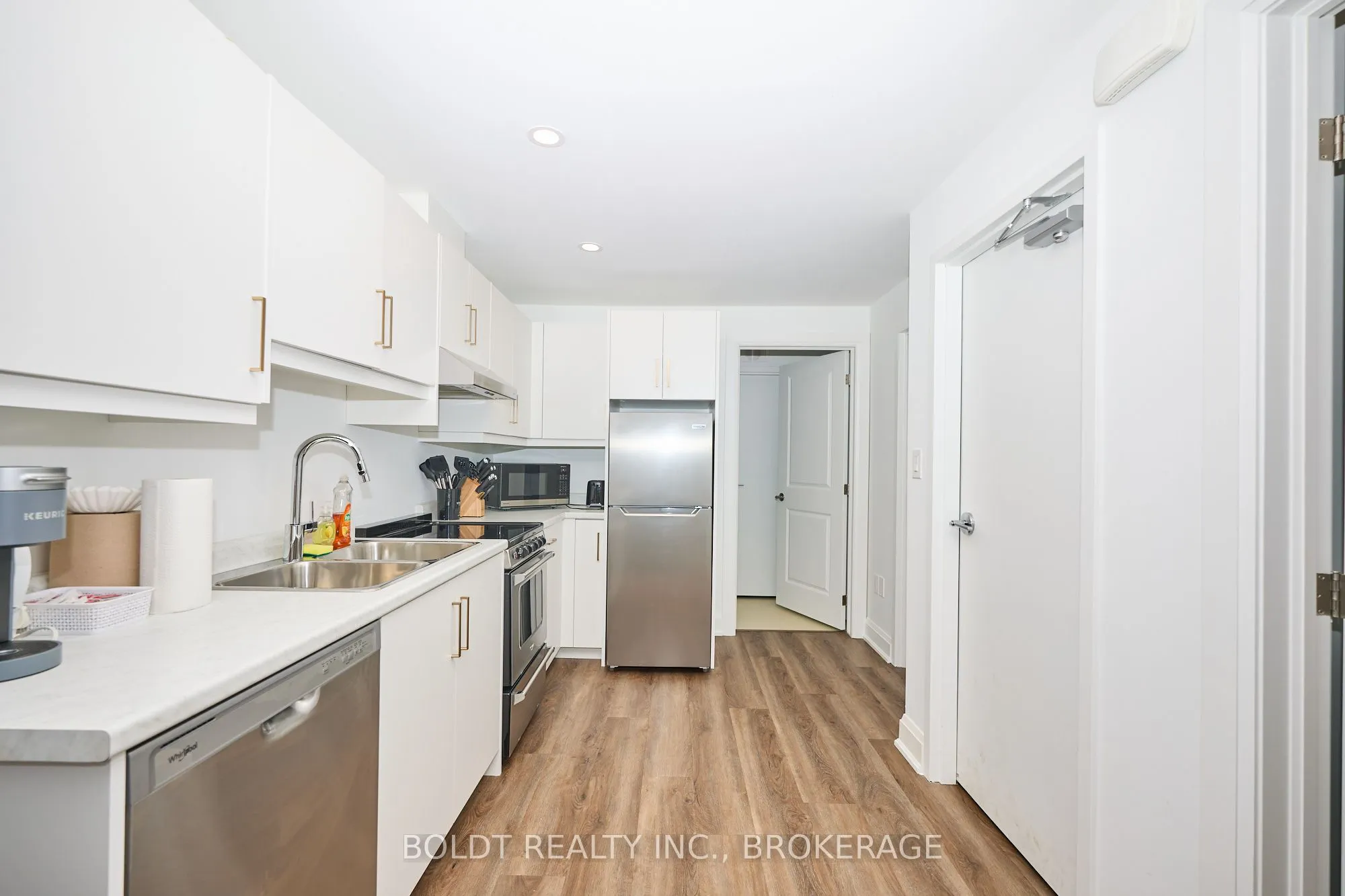 552 Mississauga Avenue