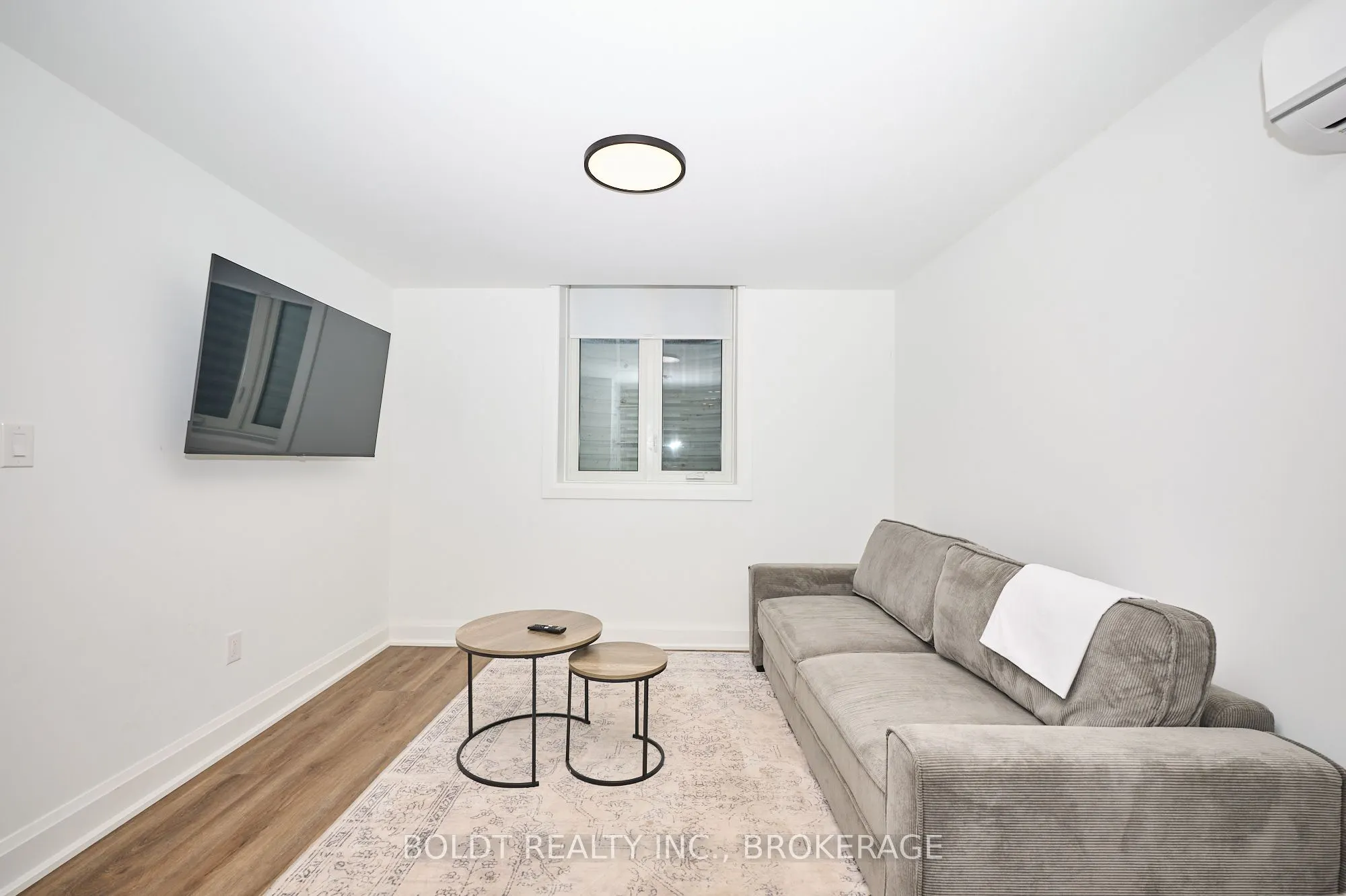 552 Mississauga Avenue