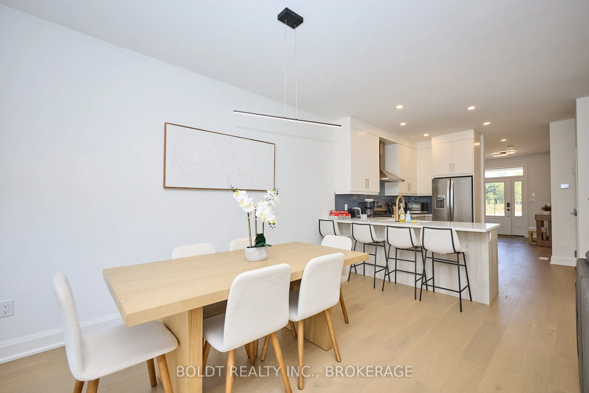 552 Mississauga Avenue