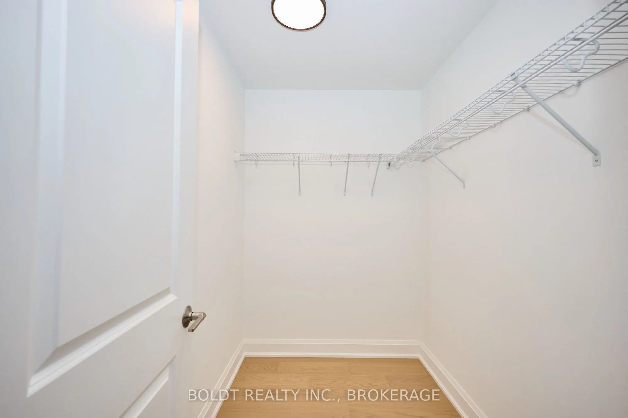 556 MISSISSAUGA Avenue