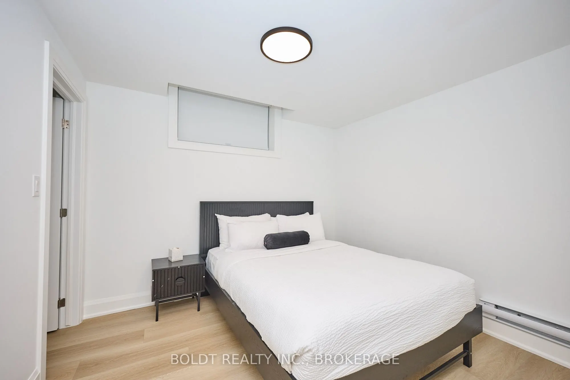 556 MISSISSAUGA Avenue