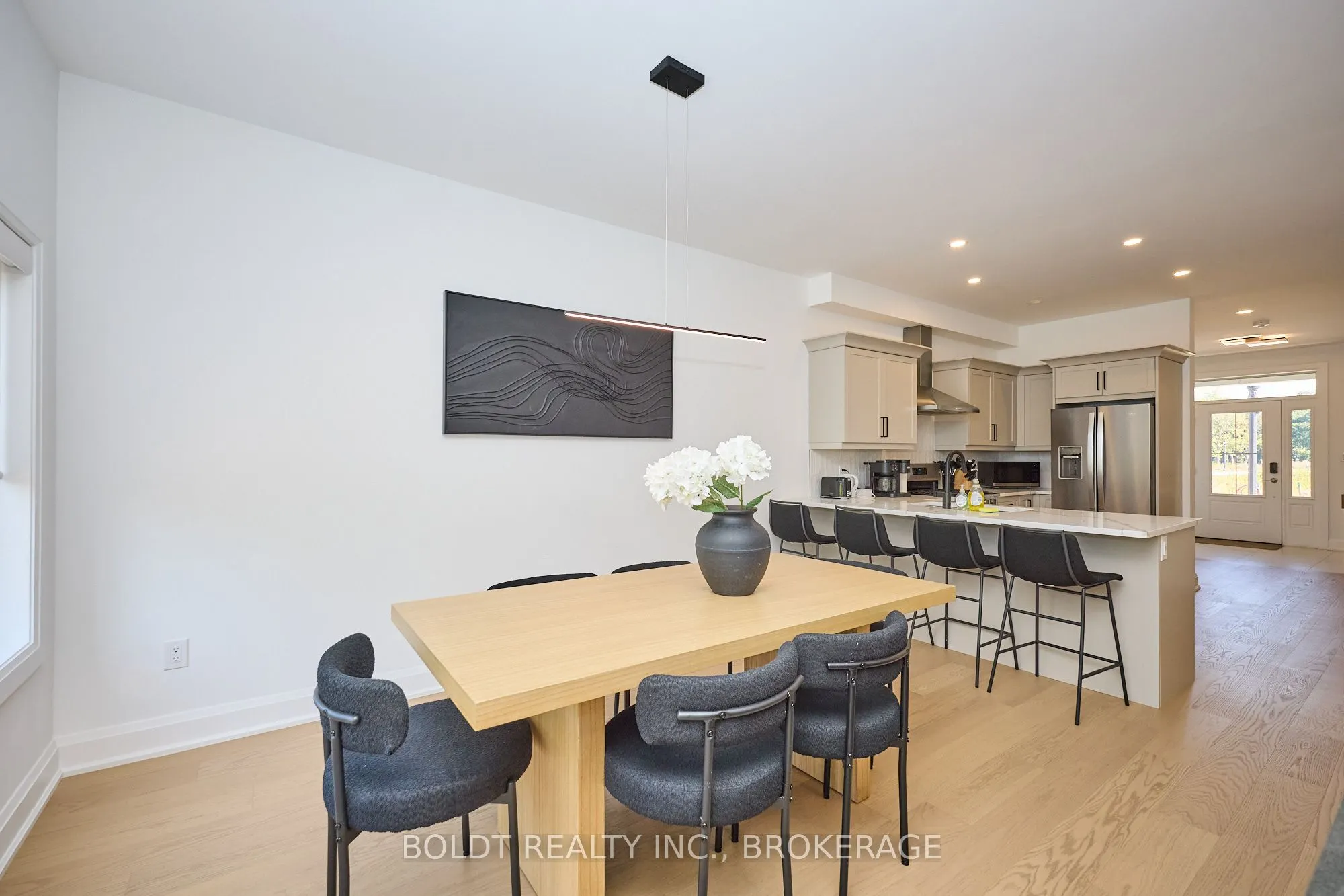 556 MISSISSAUGA Avenue