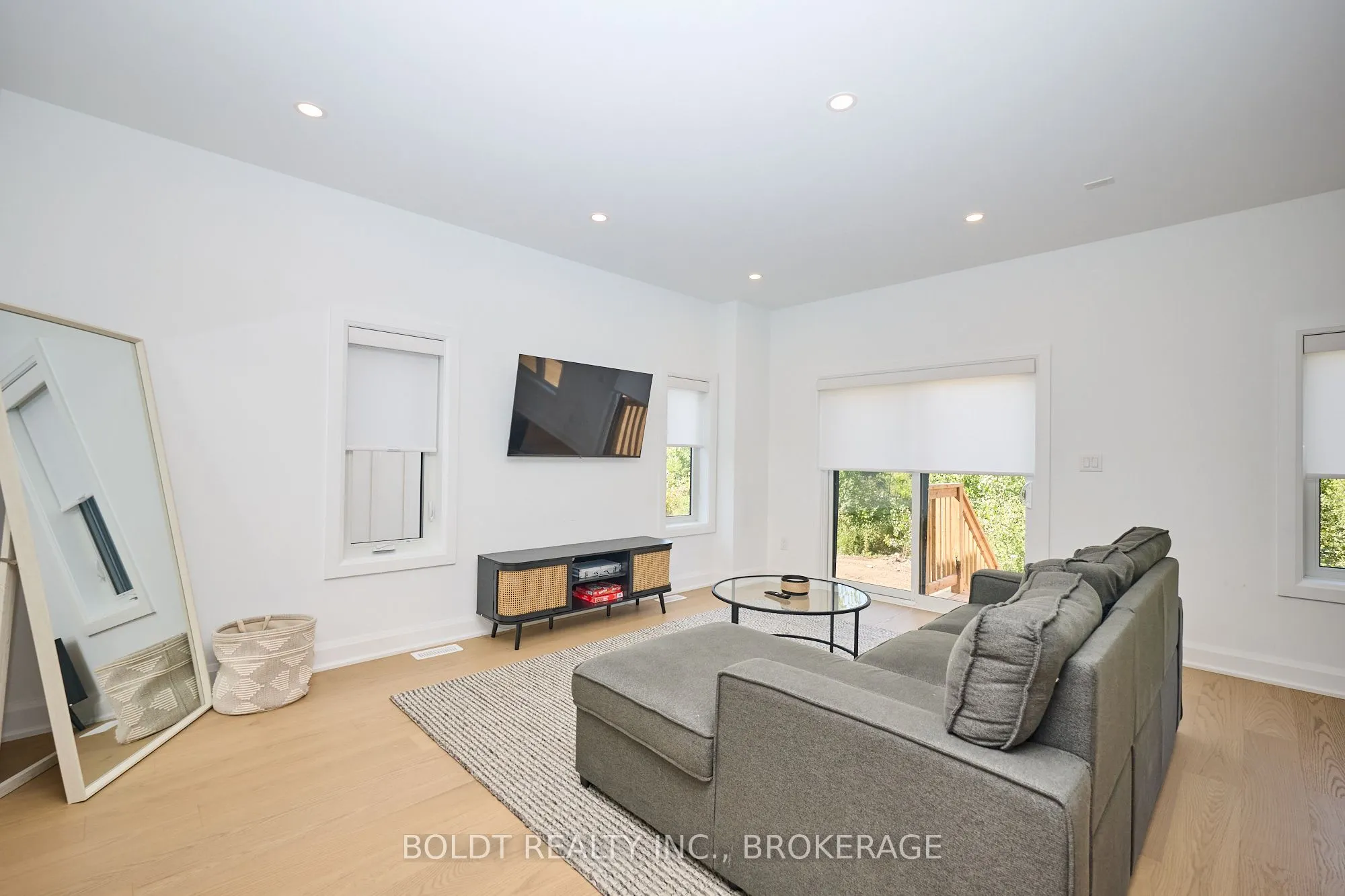 556 MISSISSAUGA Avenue