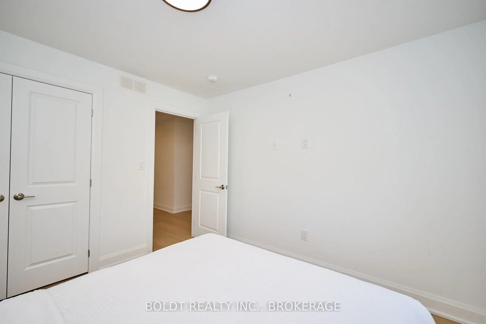 556 MISSISSAUGA Avenue