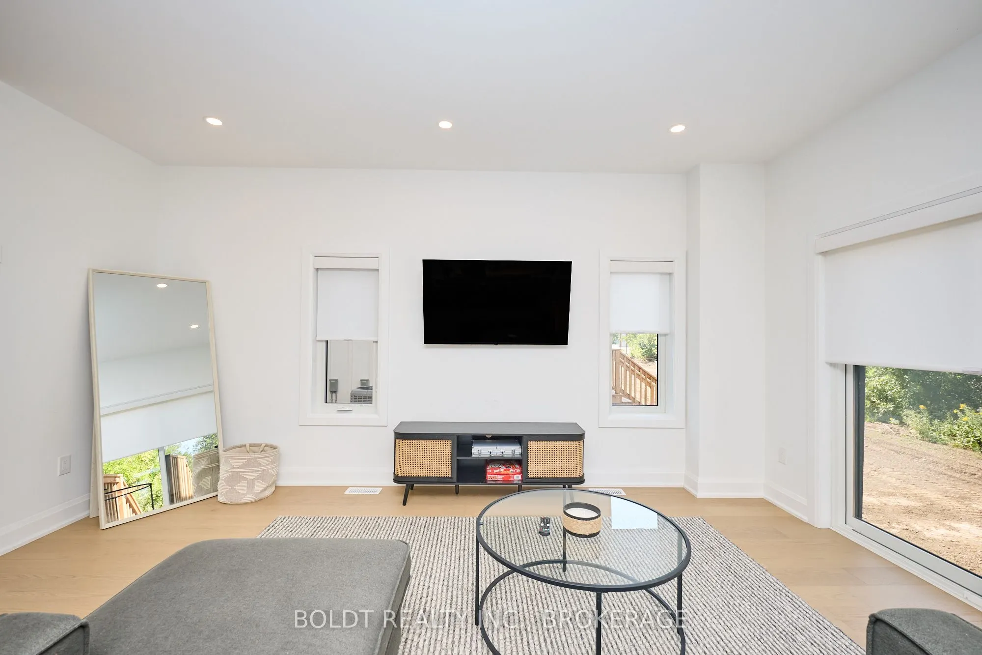 556 MISSISSAUGA Avenue