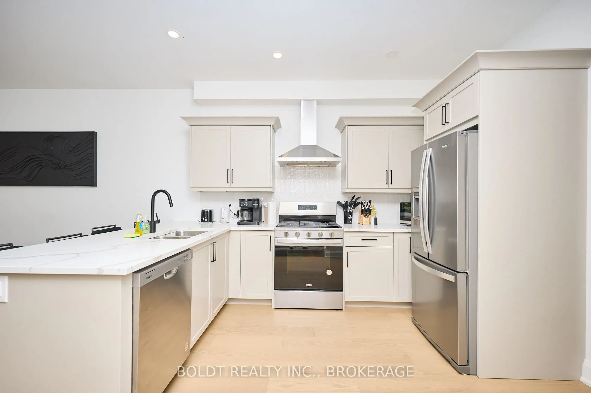 556 MISSISSAUGA Avenue