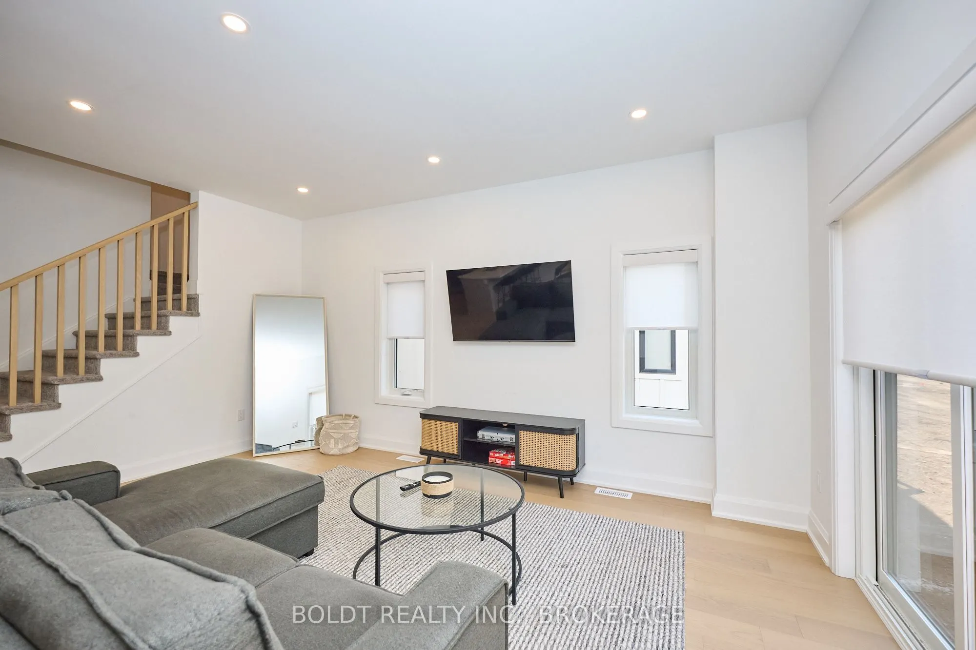 556 MISSISSAUGA Avenue