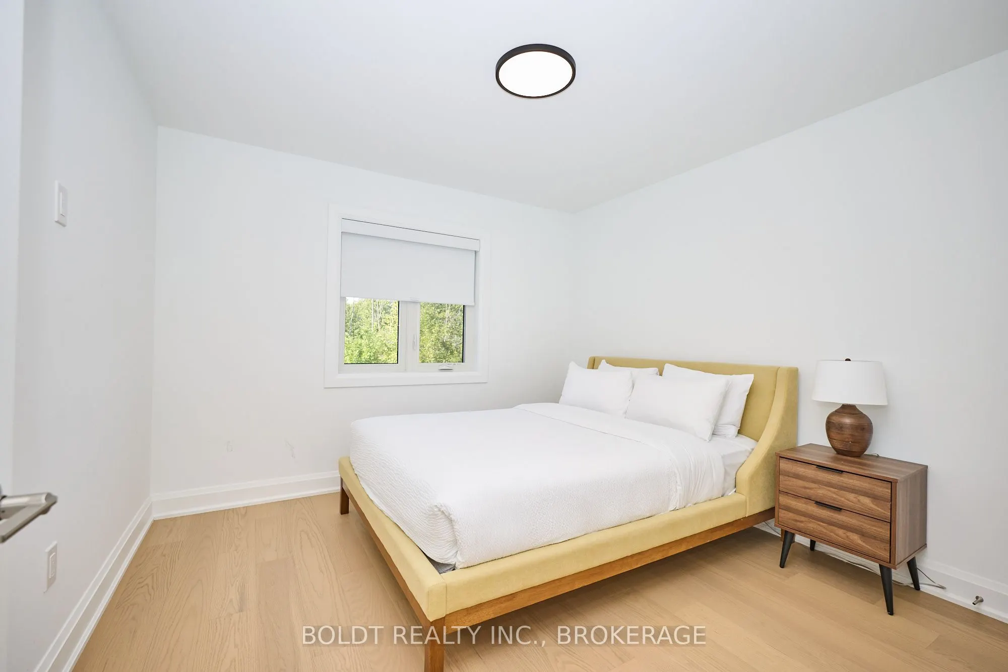 556 MISSISSAUGA Avenue