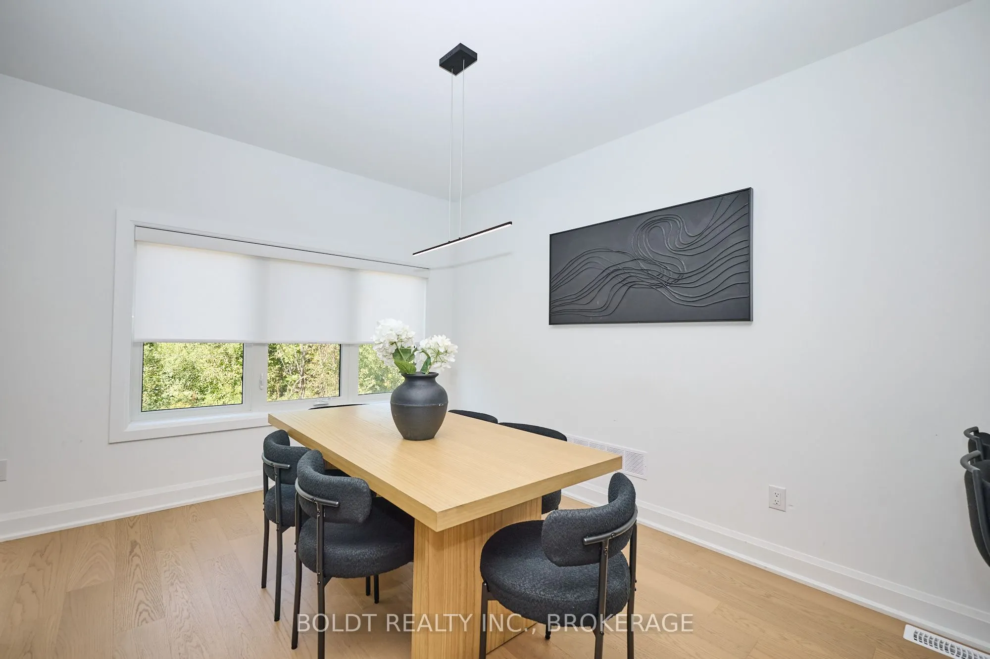 556 MISSISSAUGA Avenue