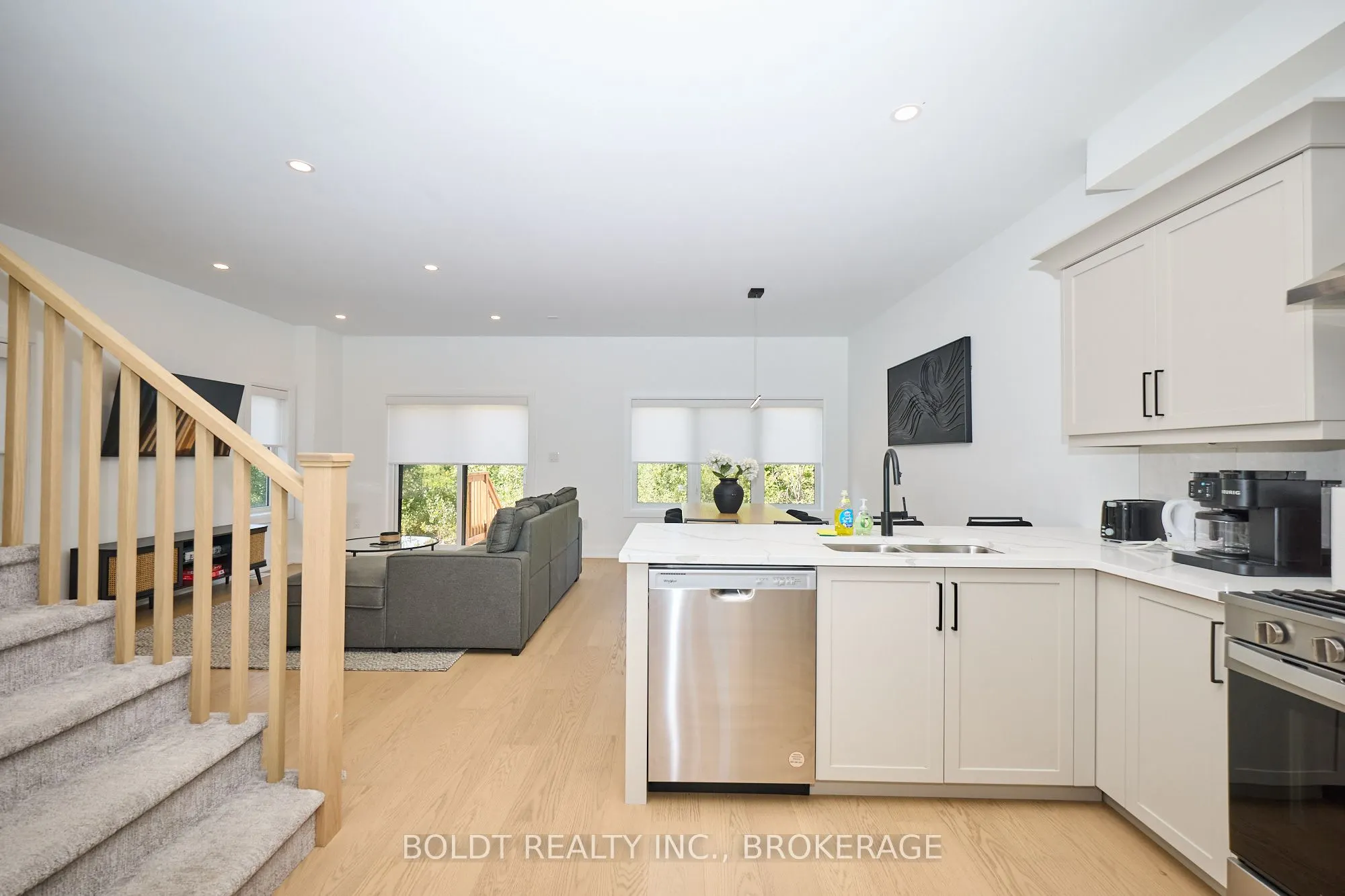 556 MISSISSAUGA Avenue