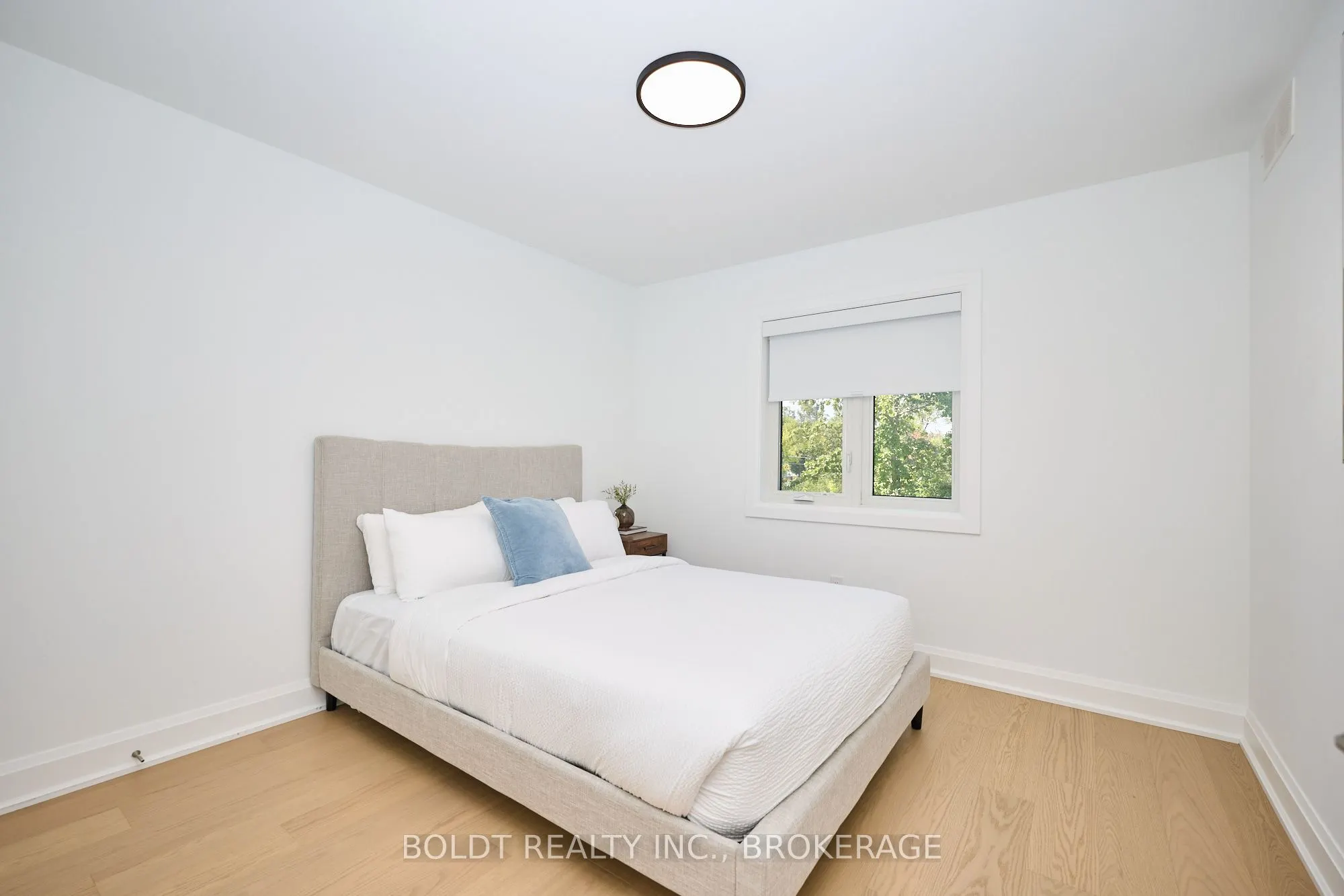 556 MISSISSAUGA Avenue