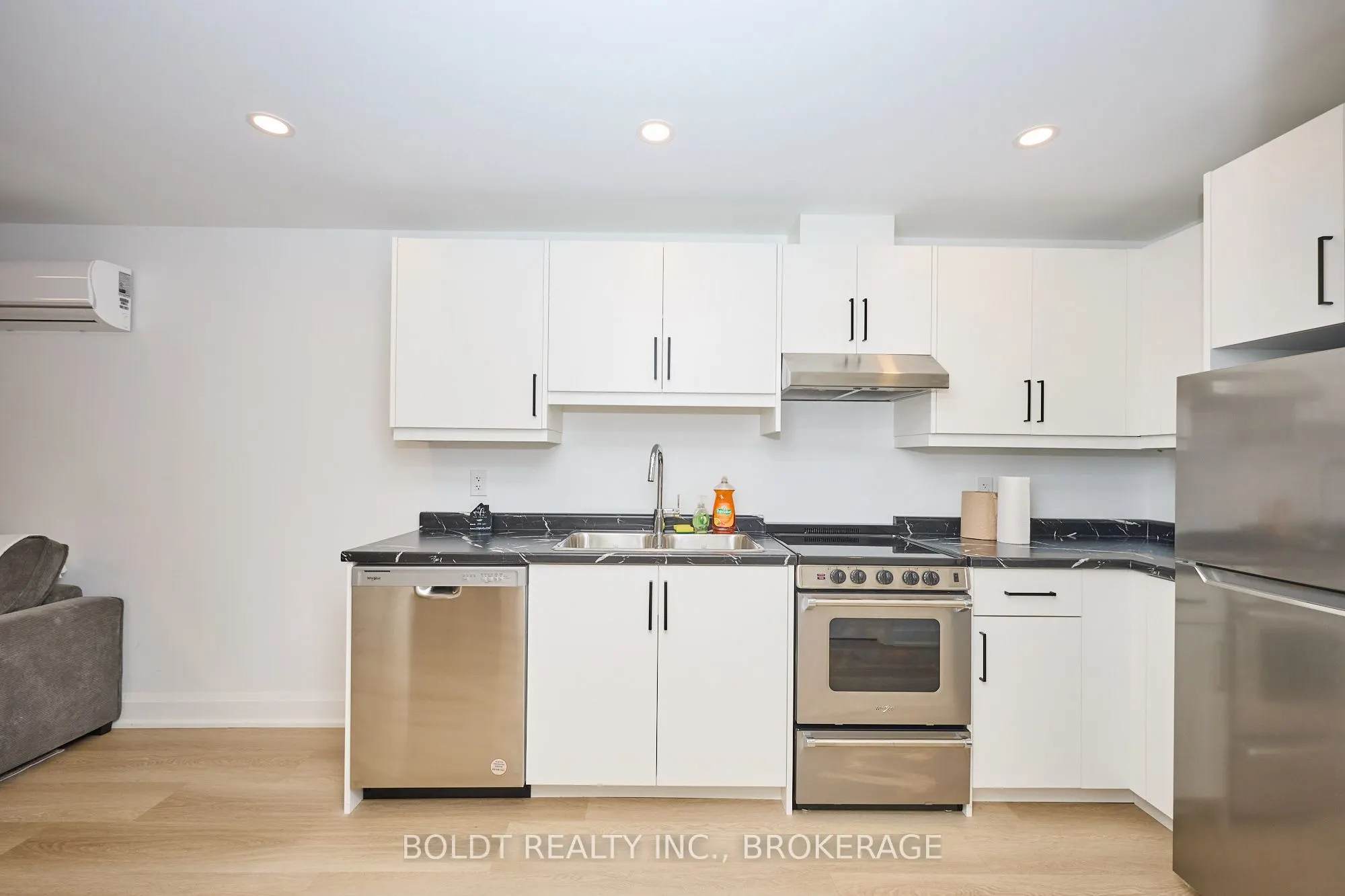 556 MISSISSAUGA Avenue