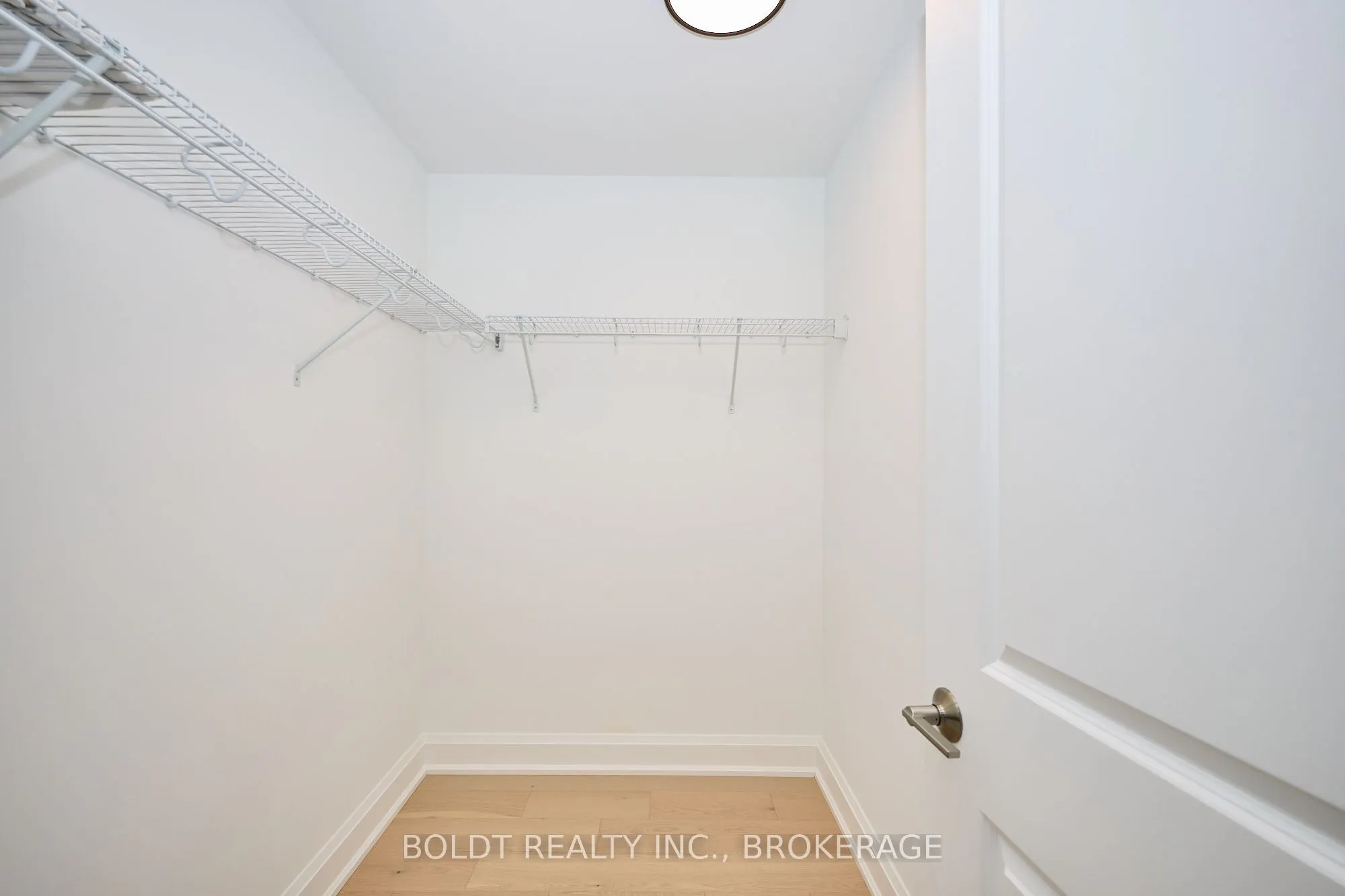 554 MISSISSAUGA Avenue