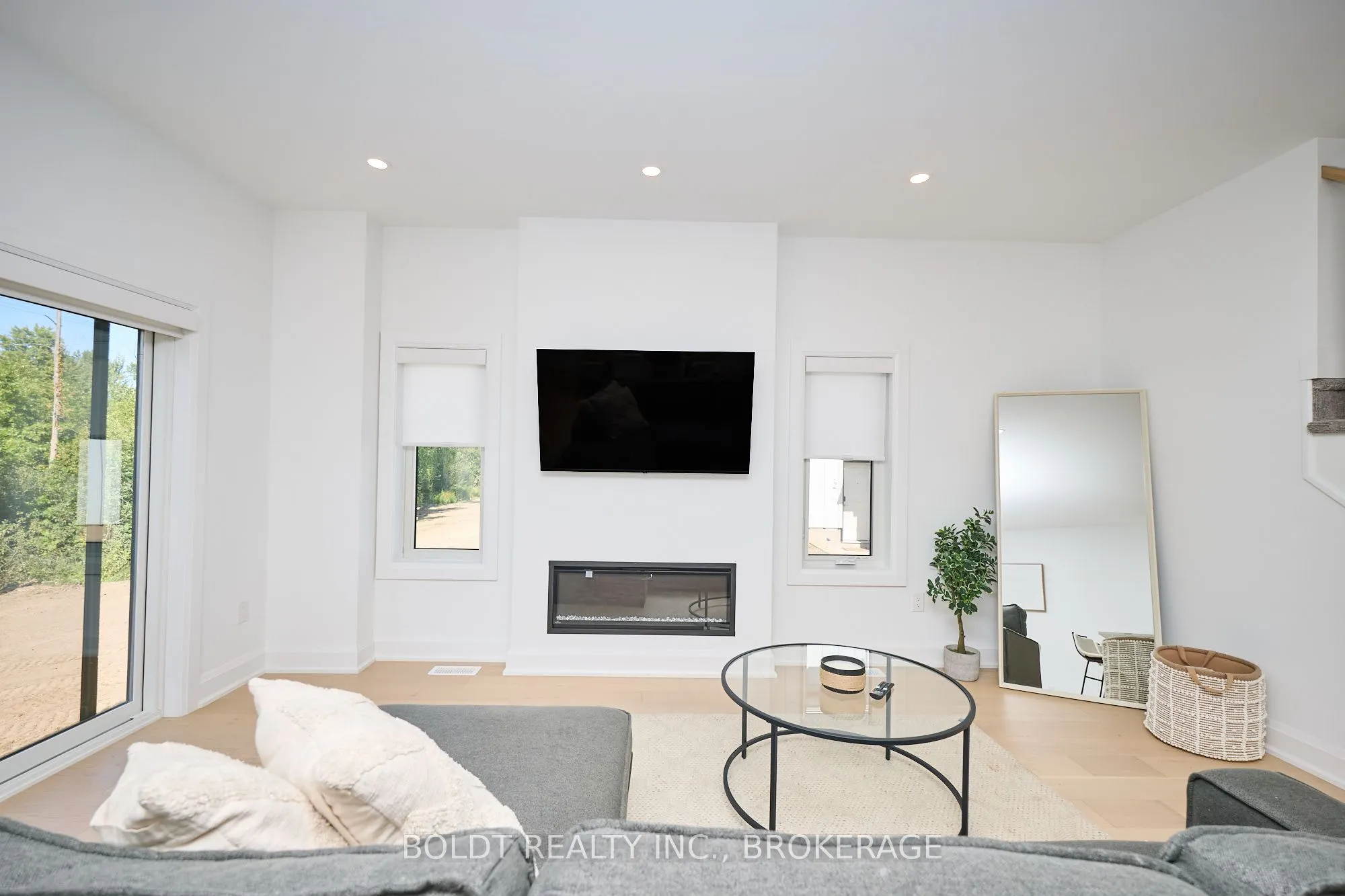 554 MISSISSAUGA Avenue