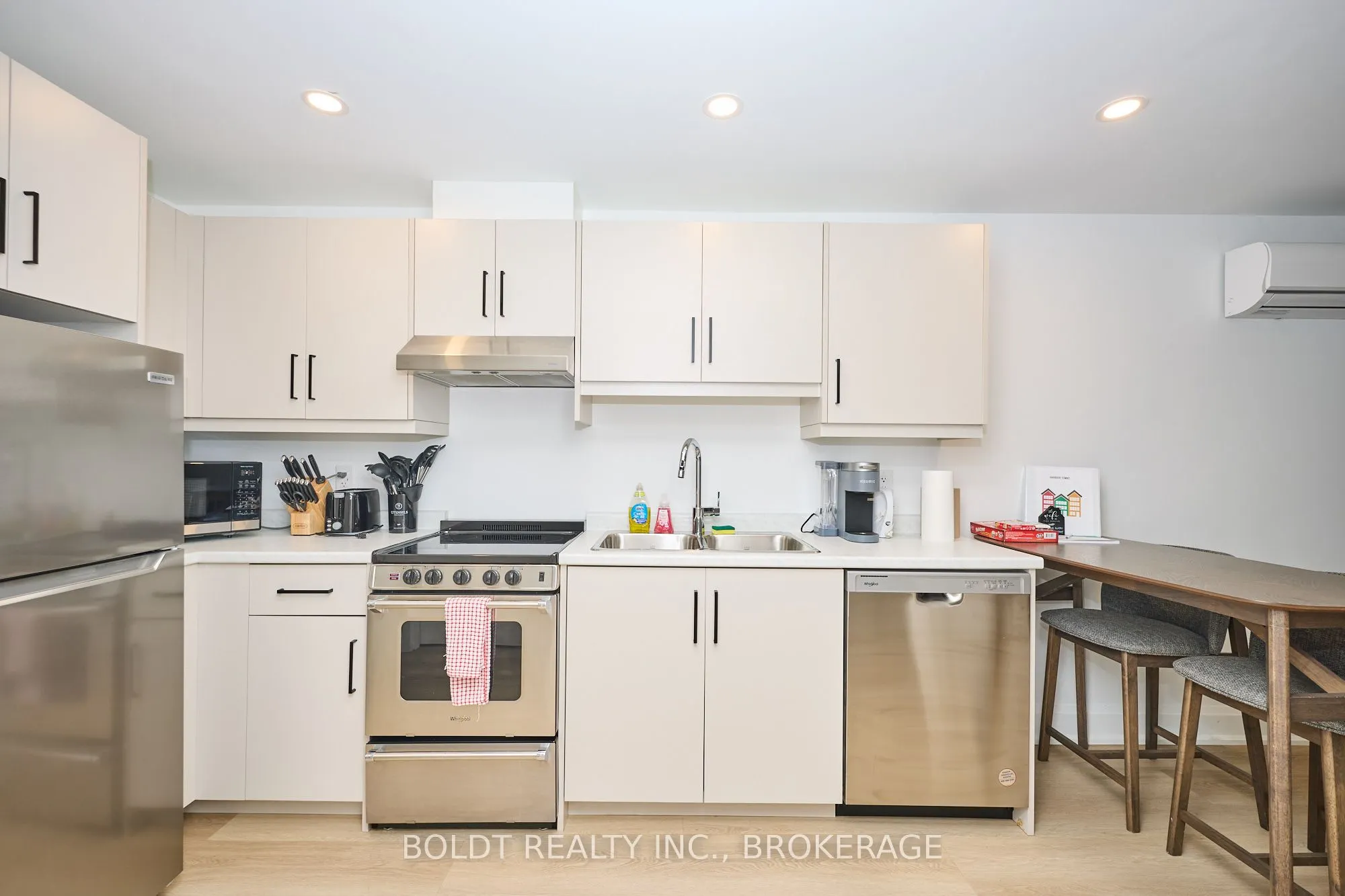 554 MISSISSAUGA Avenue