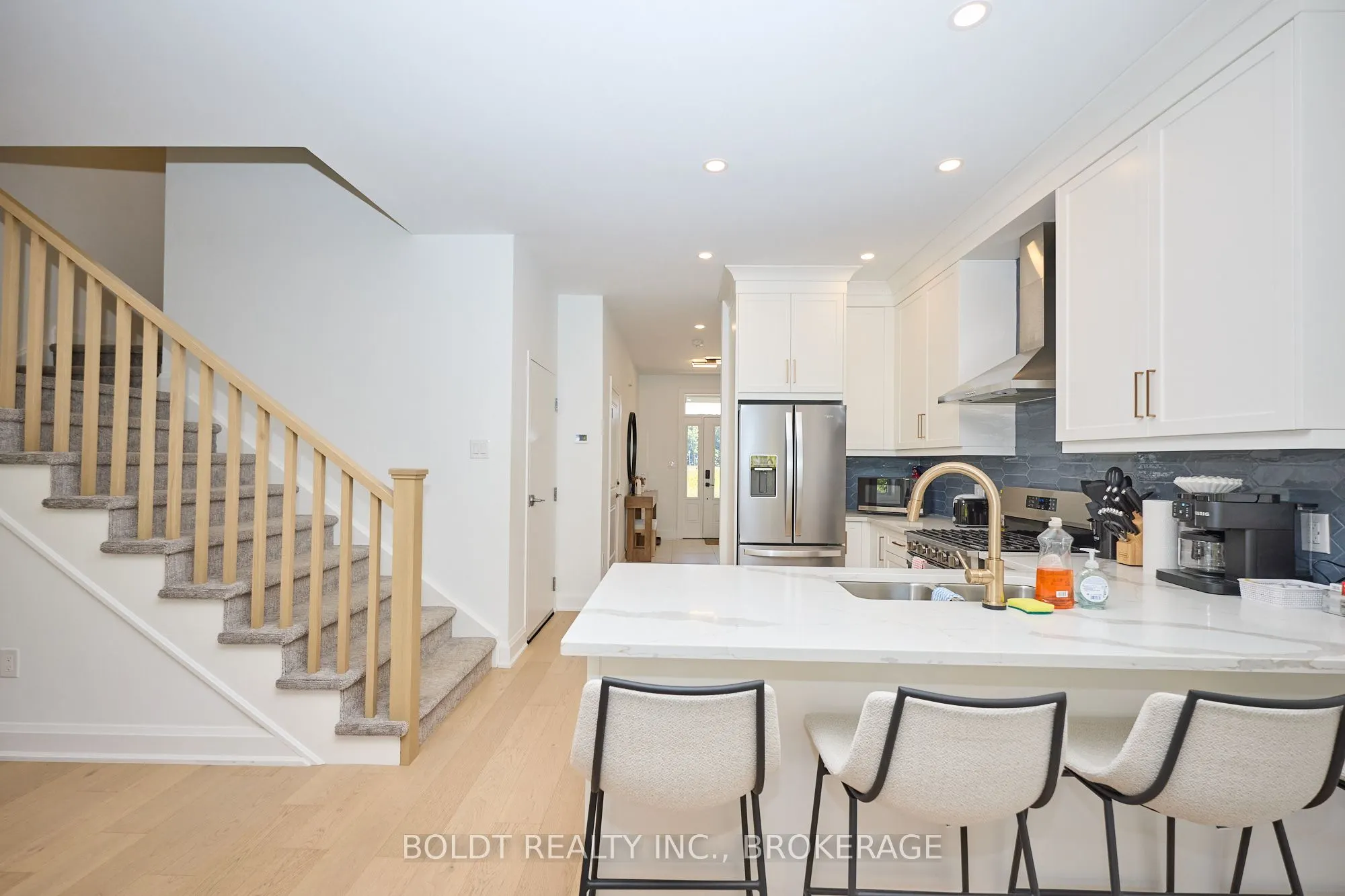 554 MISSISSAUGA Avenue