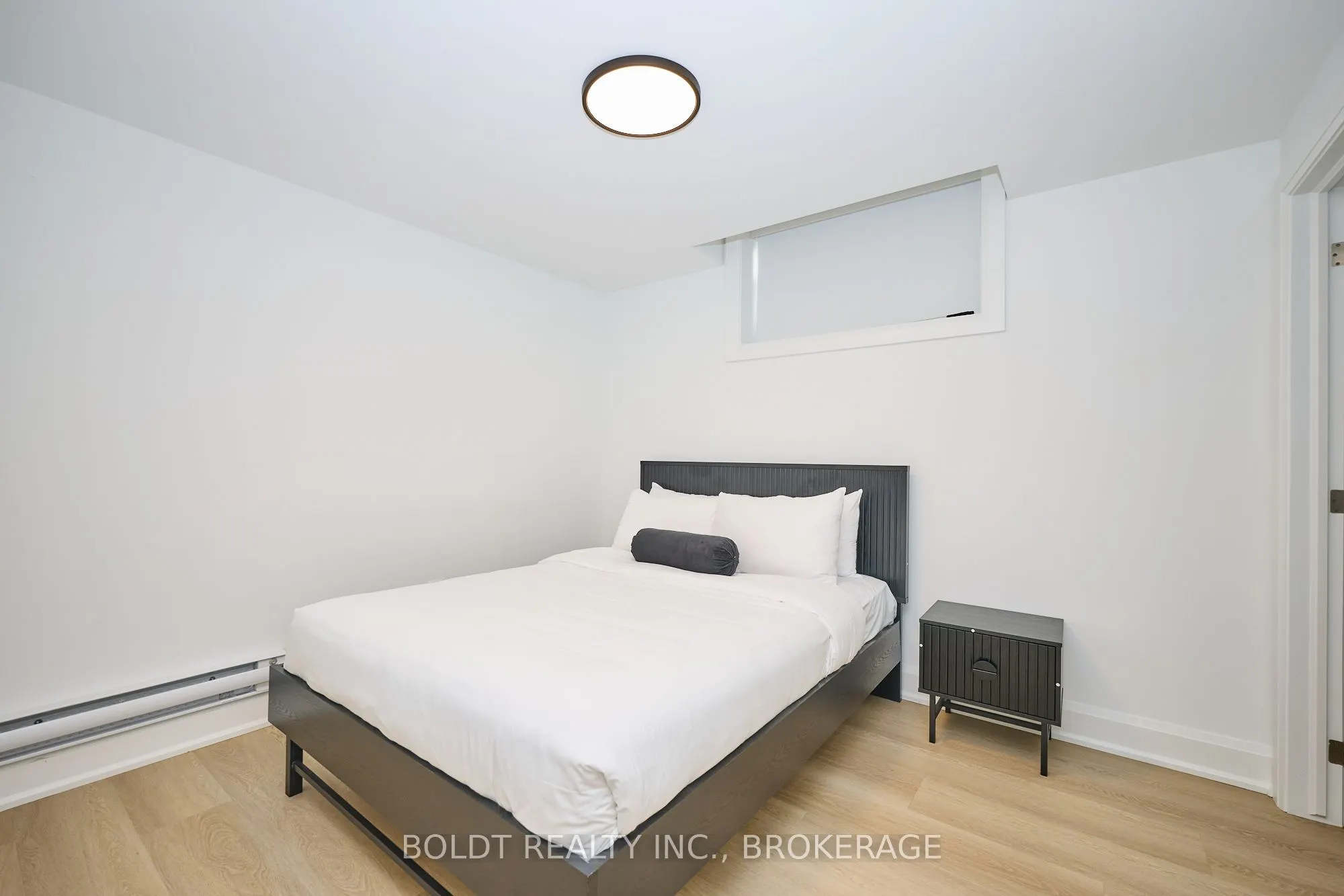 554 MISSISSAUGA Avenue