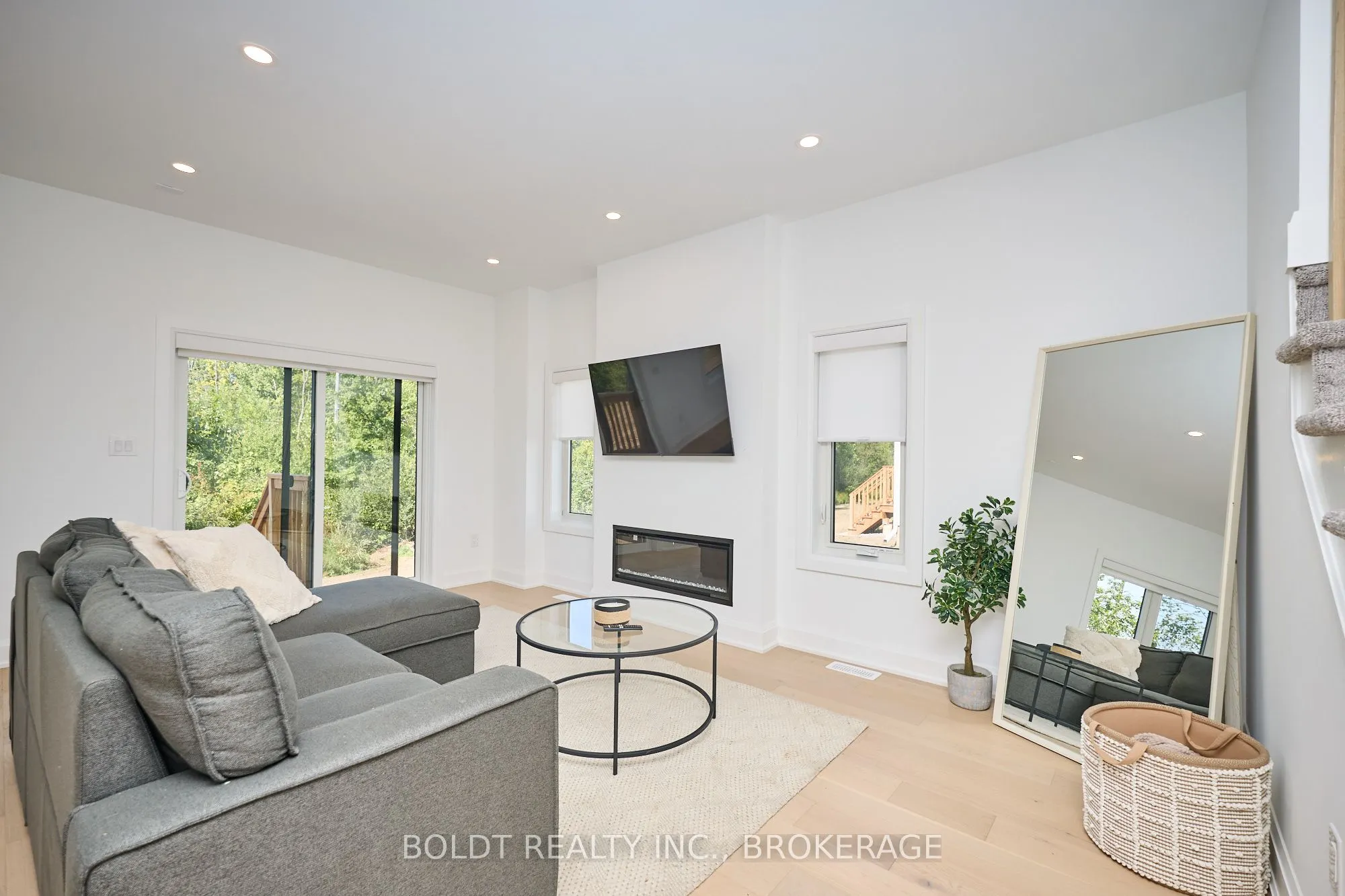554 MISSISSAUGA Avenue