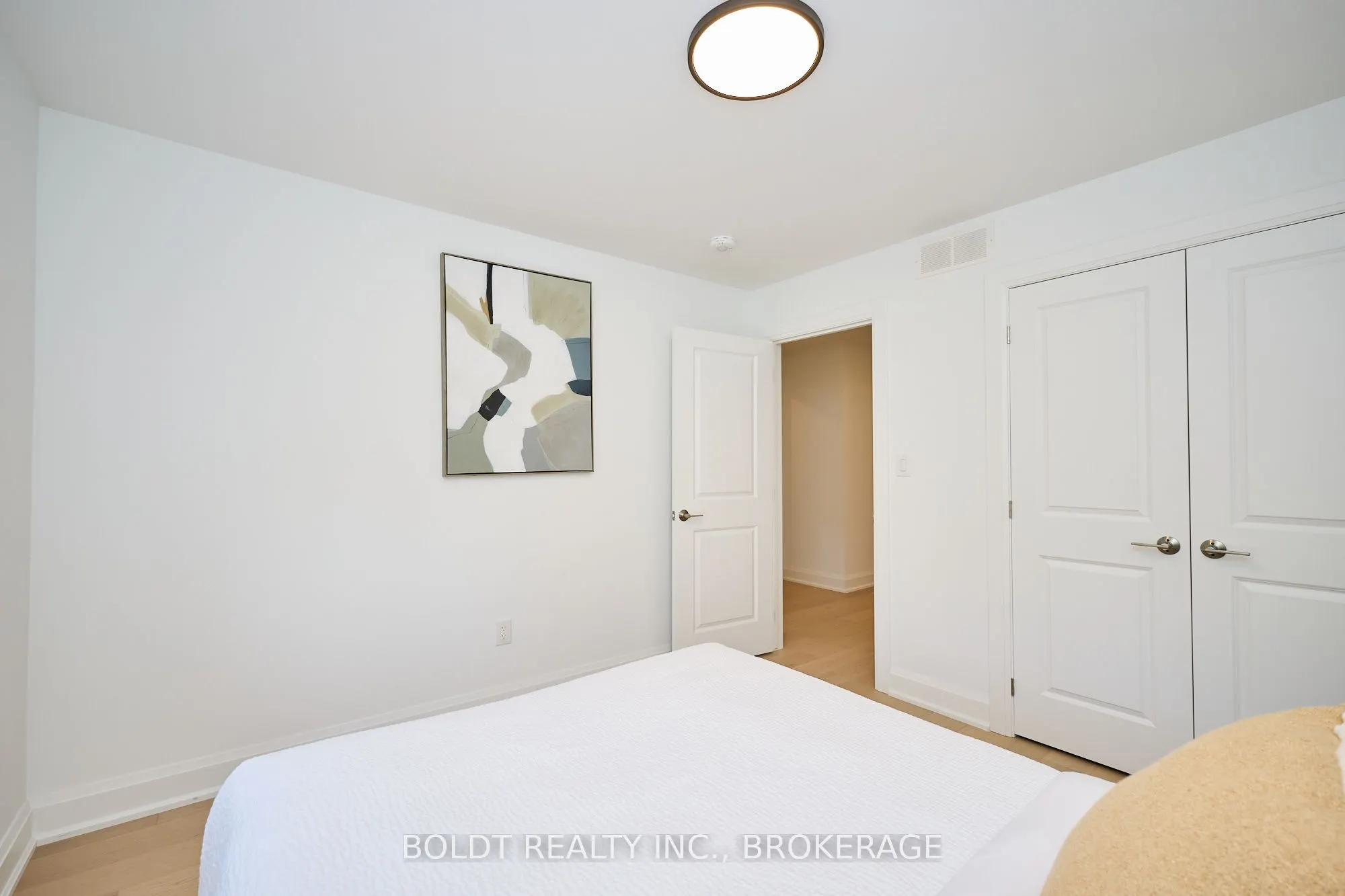 554 MISSISSAUGA Avenue