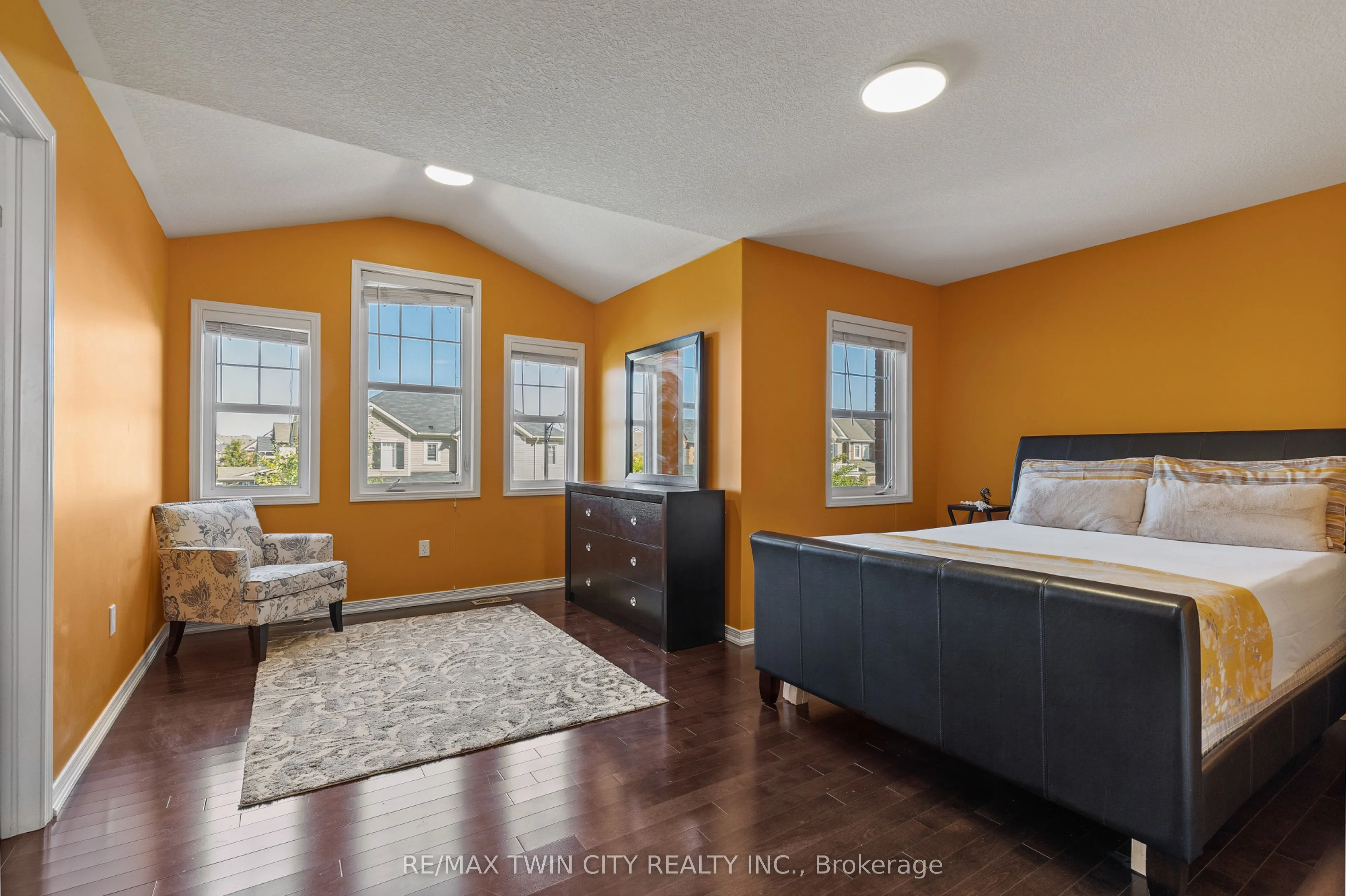 304 Falling Green Crescent