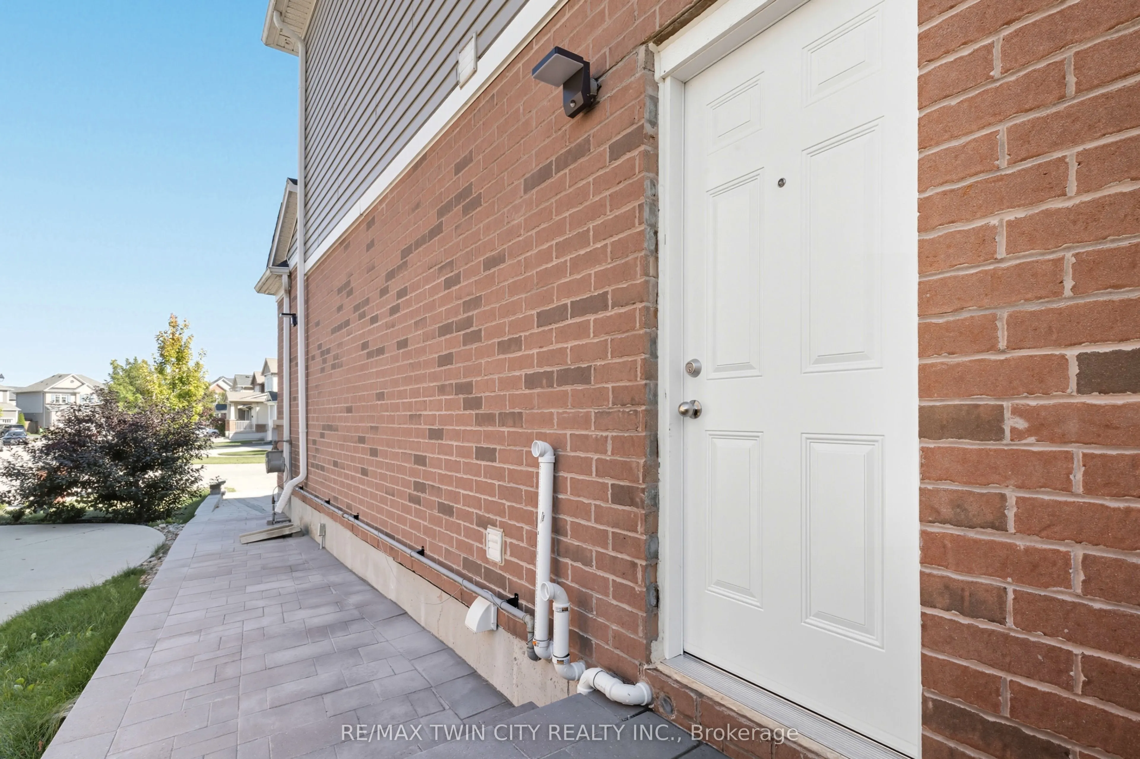 304 Falling Green Crescent