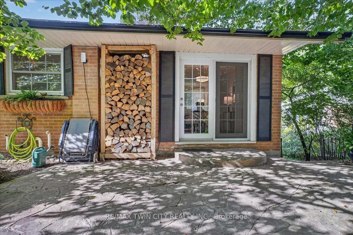 12 Glendale Place