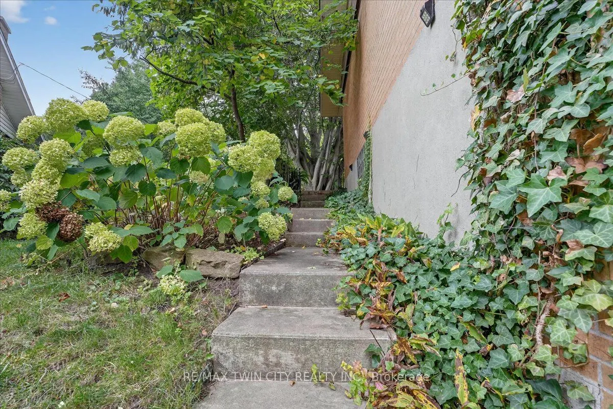 12 Glendale Place