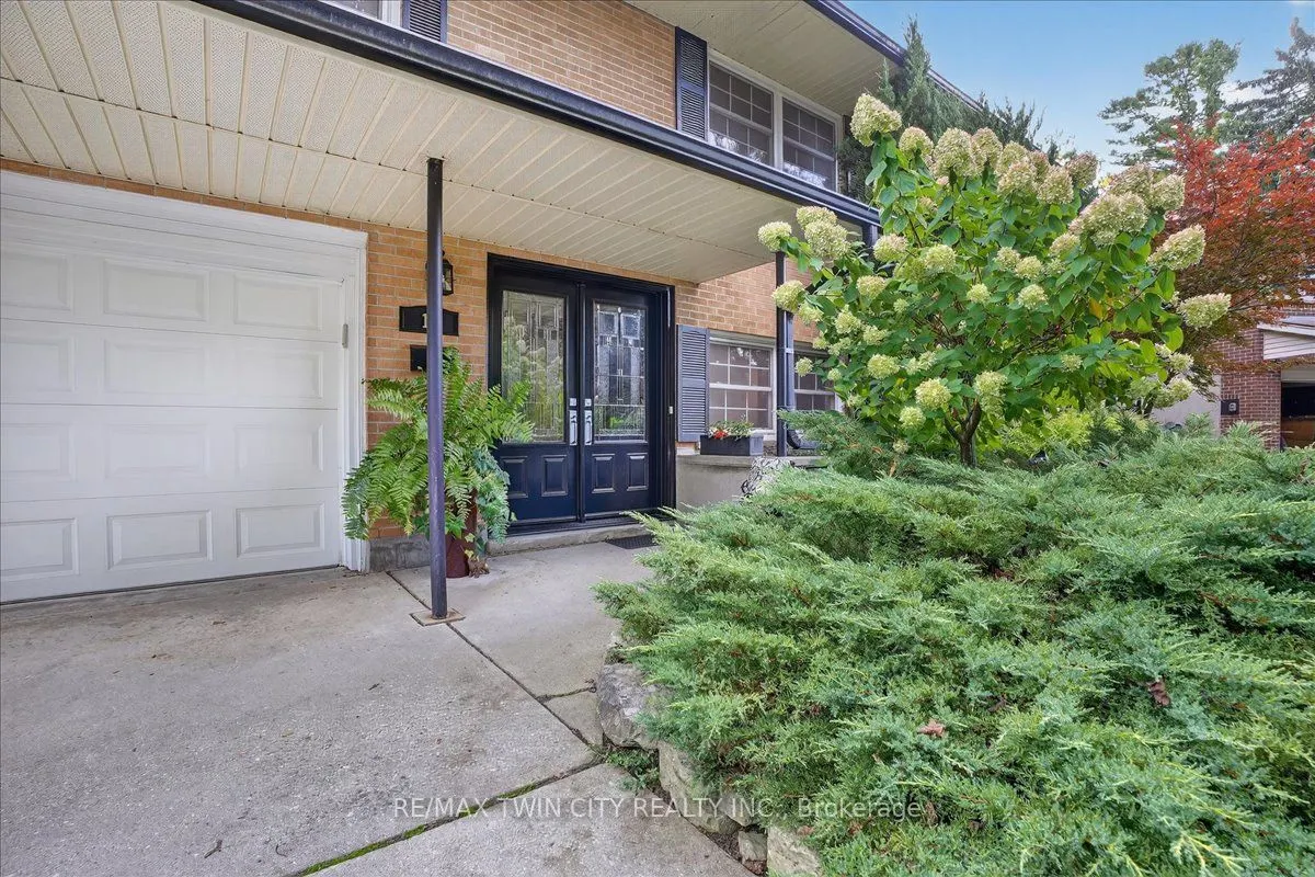 12 Glendale Place