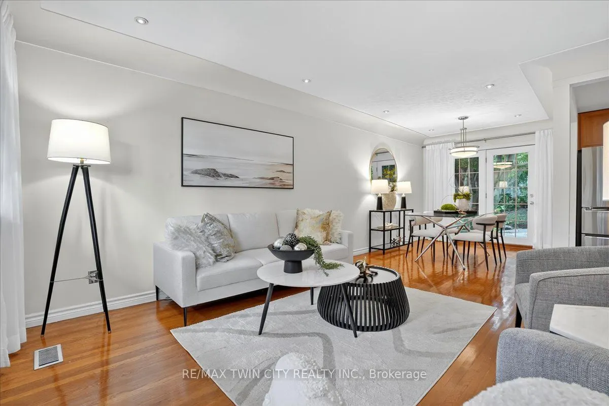 12 Glendale Place