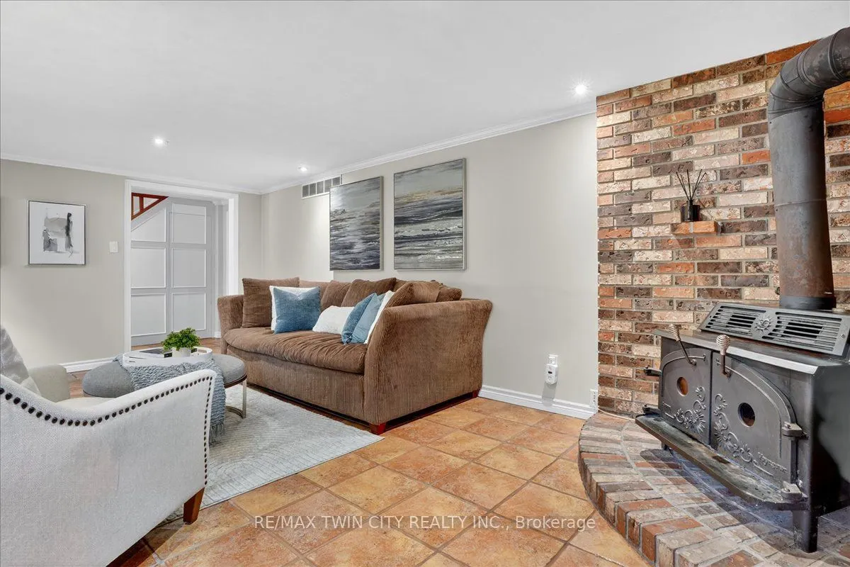 12 Glendale Place