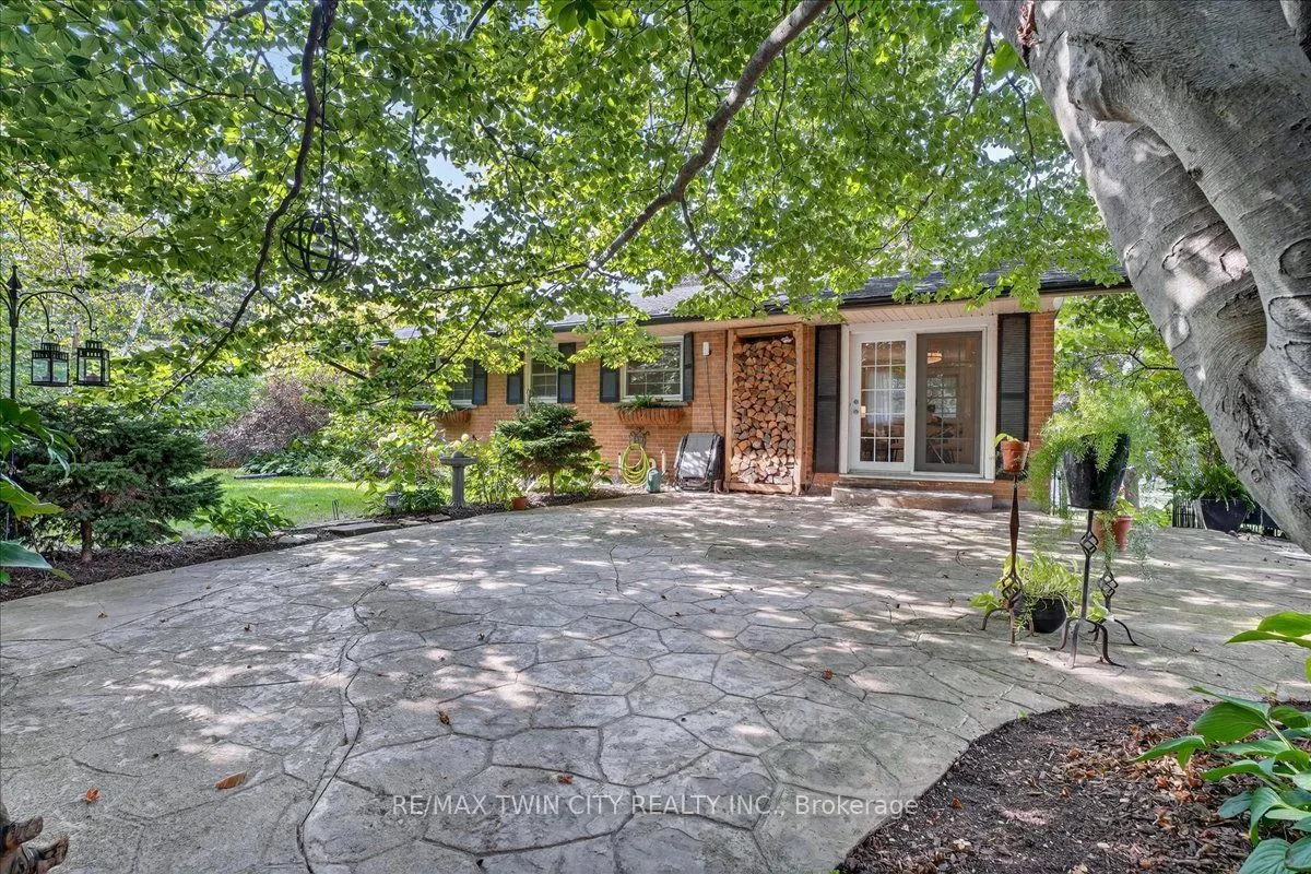 12 Glendale Place