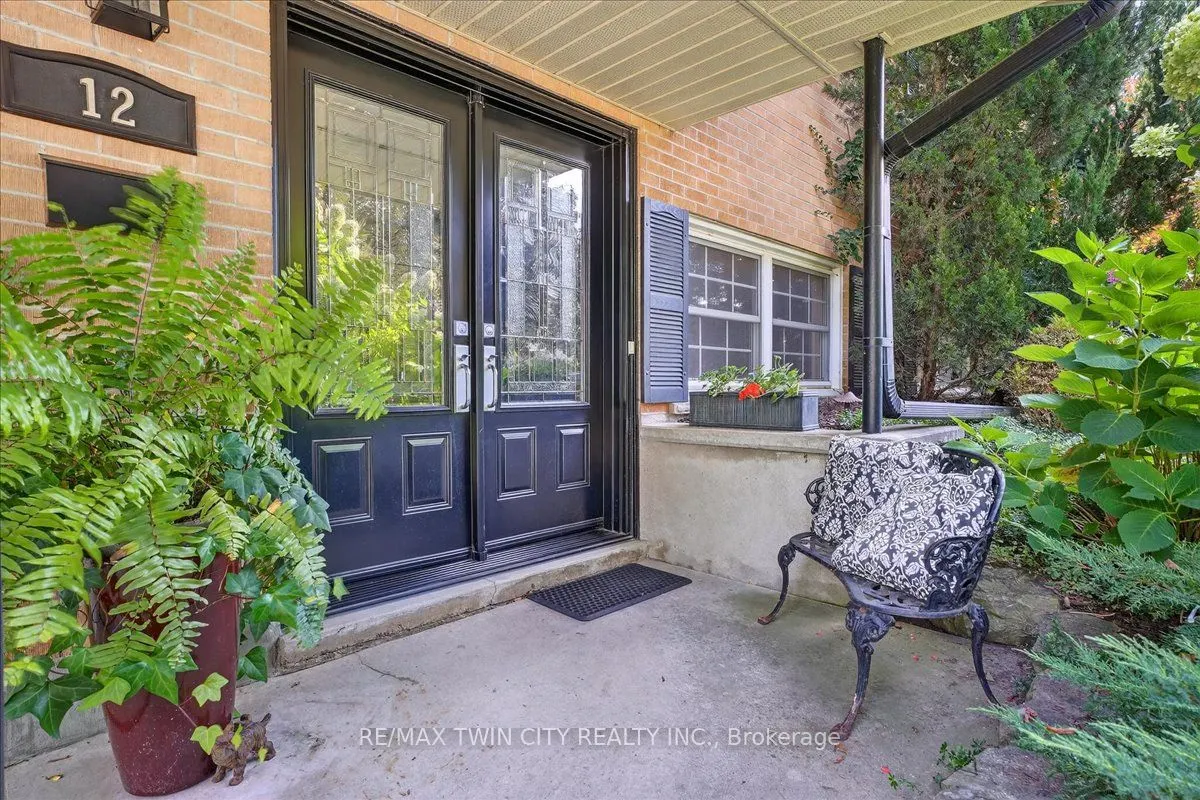 12 Glendale Place