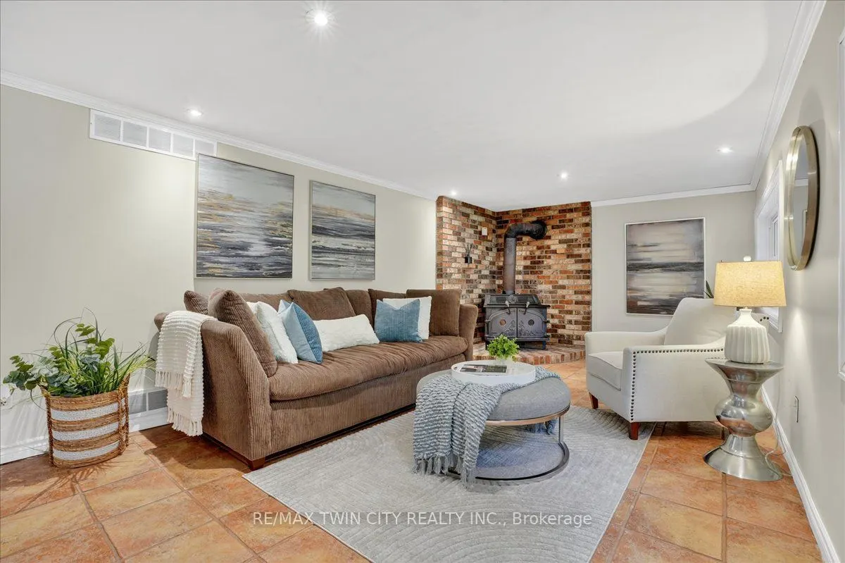 12 Glendale Place