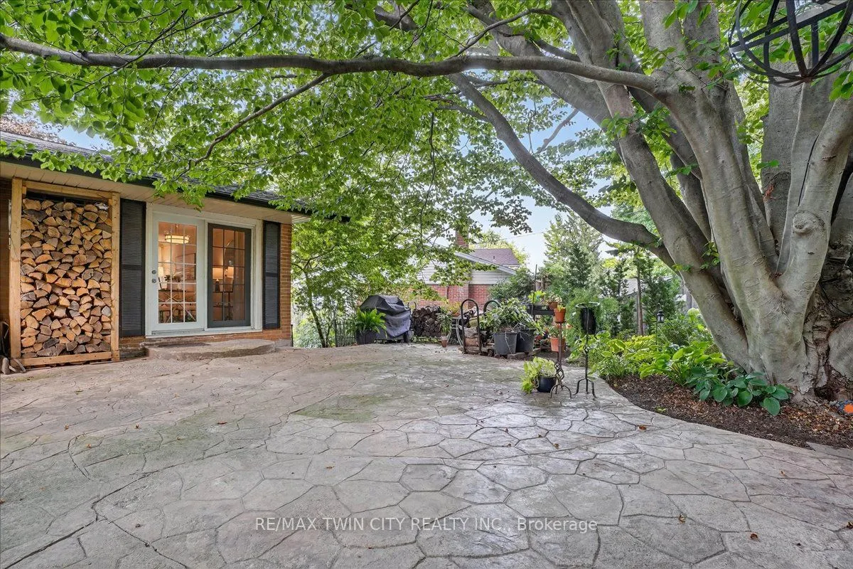 12 Glendale Place