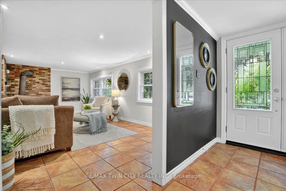 12 Glendale Place