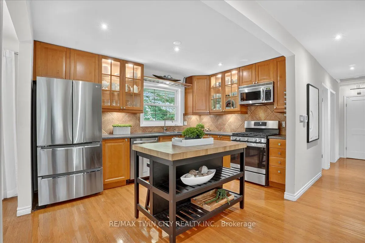 12 Glendale Place