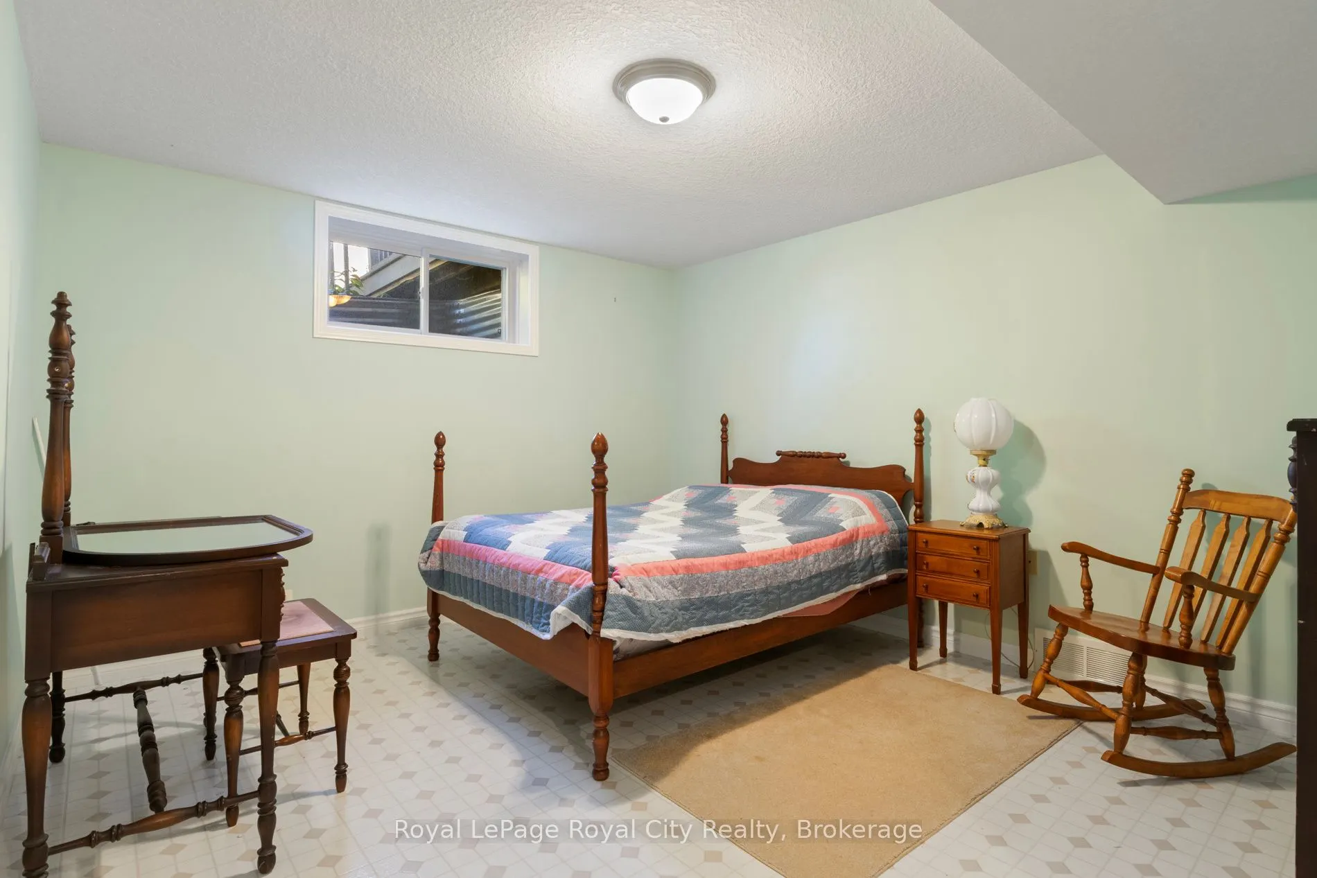72 Stanley Crescent