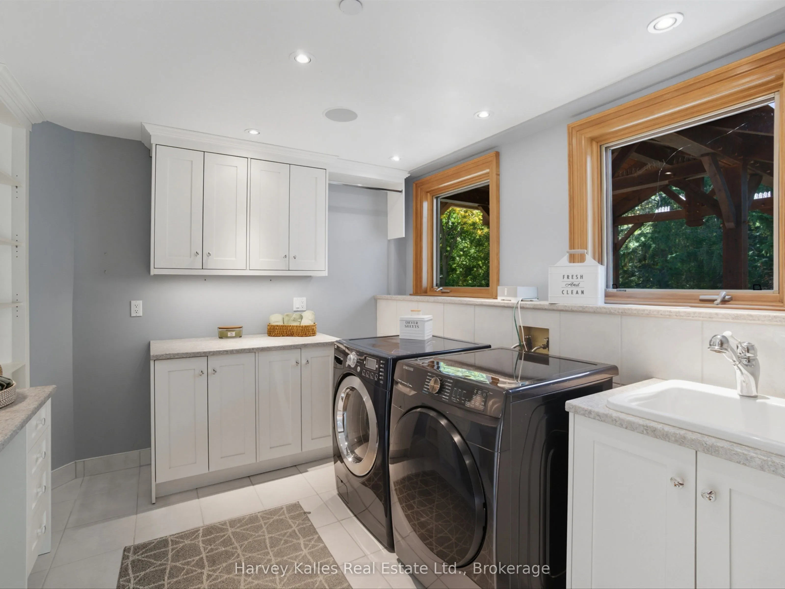 5 Leaside Street