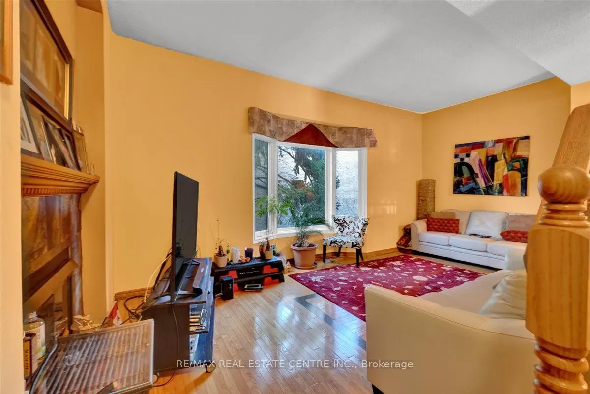 1983 Main Street W, #1