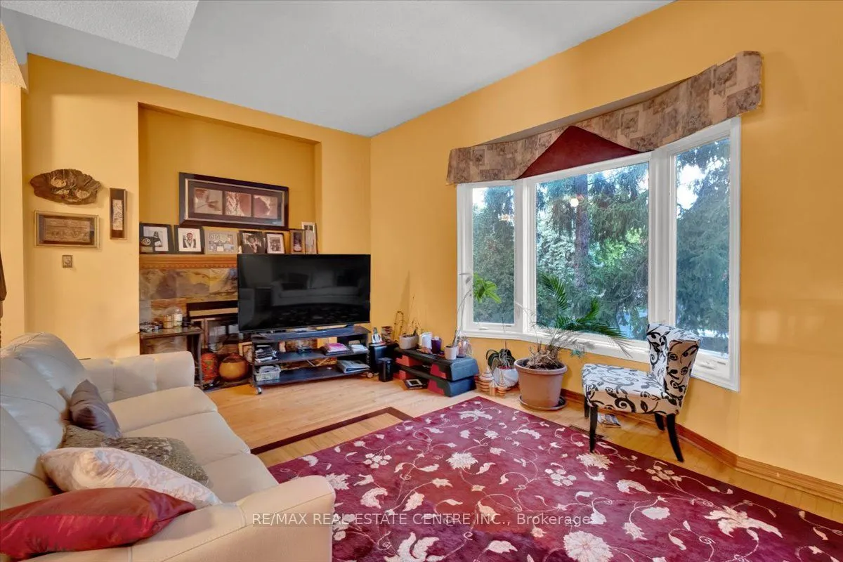 1983 Main Street W, #1