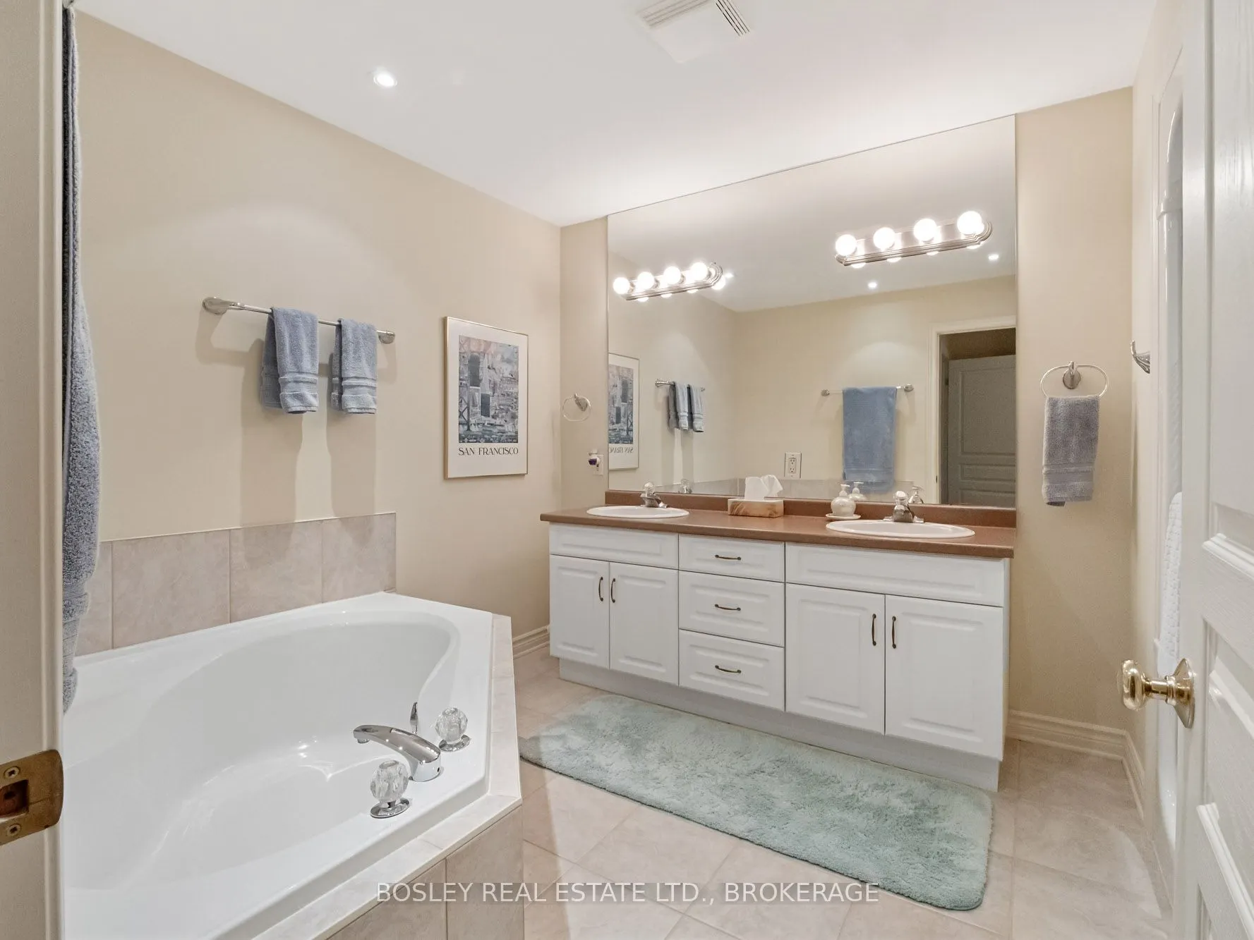 575 Simcoe Street, #5