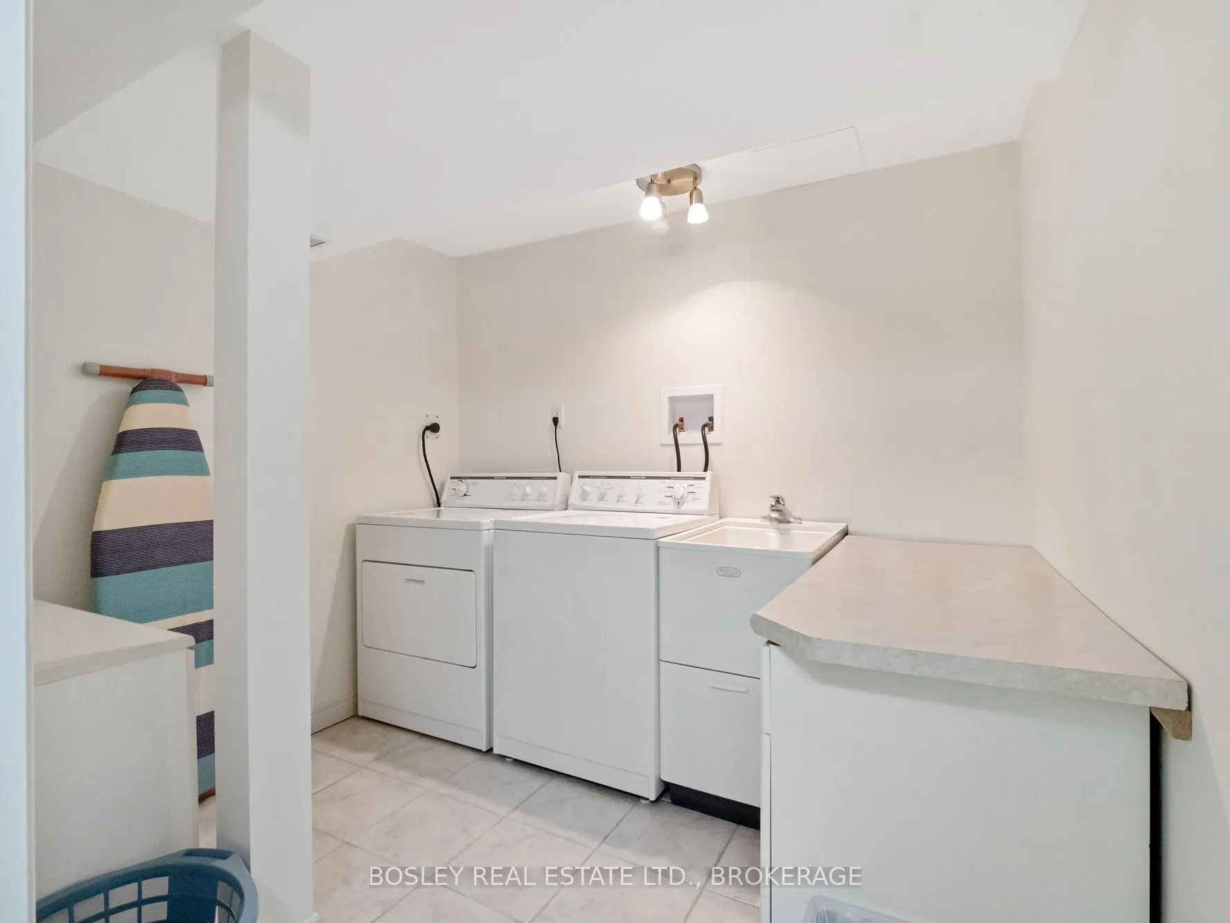575 Simcoe Street, #5