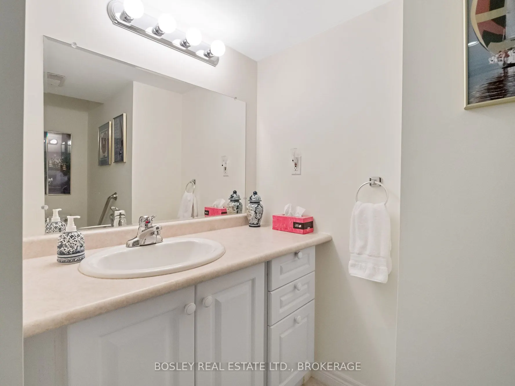575 Simcoe Street, #5