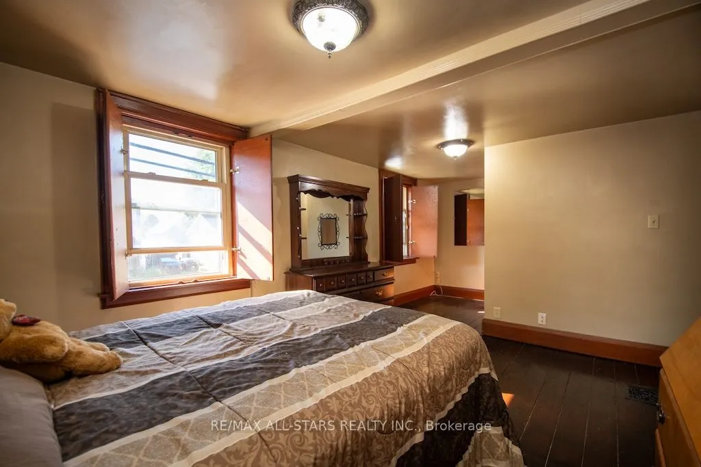 1463 Highway 7A