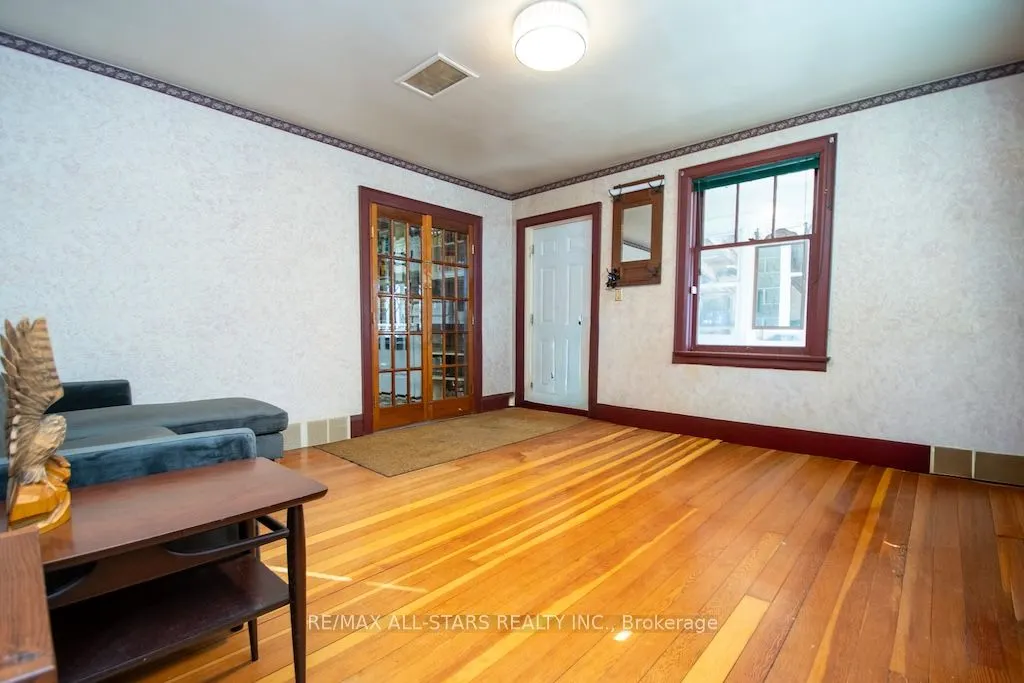 1463 Highway 7A