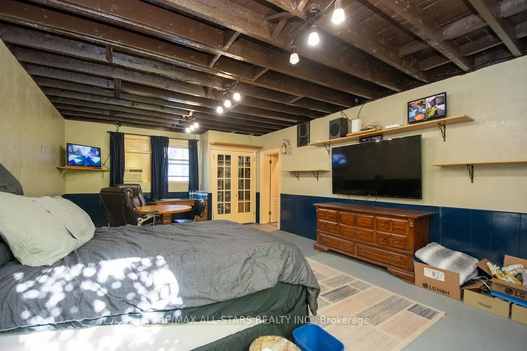 1463 Highway 7A