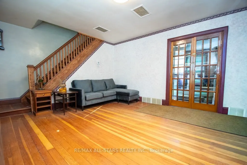 1463 Highway 7A