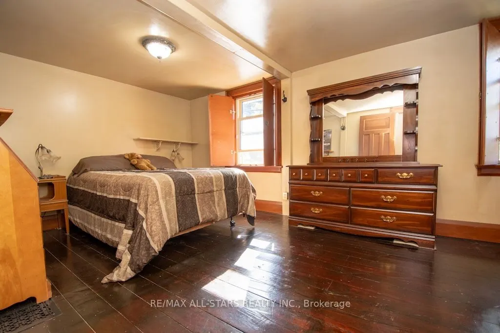 1463 Highway 7A