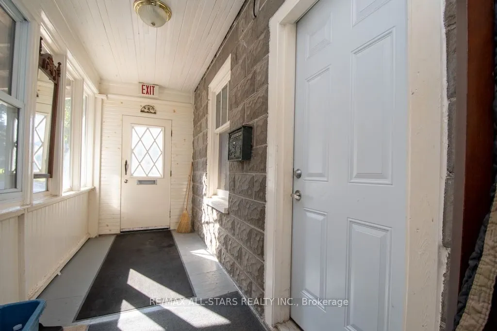 1463 Highway 7A
